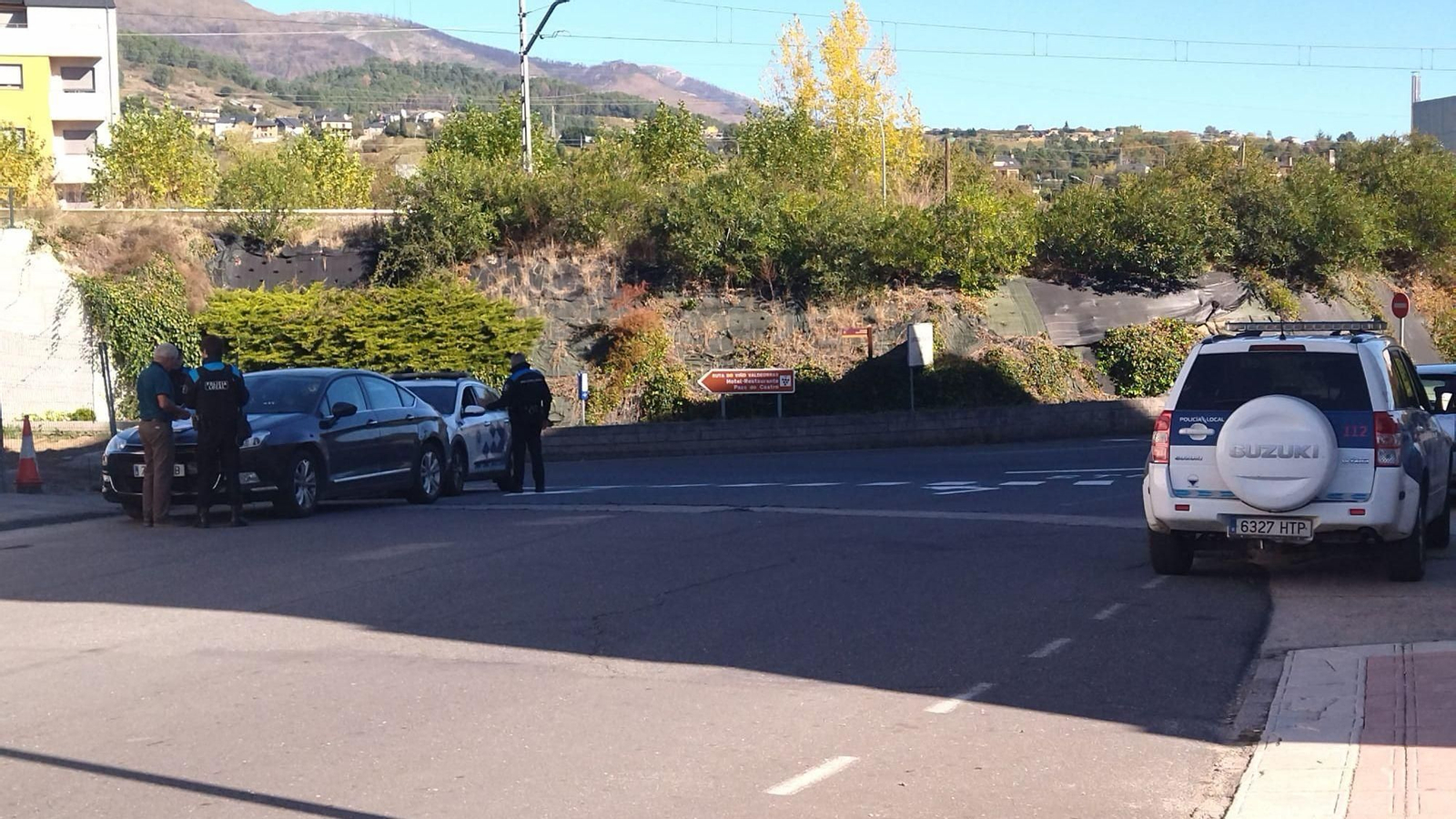 La mujer fue trasladada al Hospital Público Valdeorras tras ser atropellada en un paso de peatones de la calle Río Miño de O Barco.