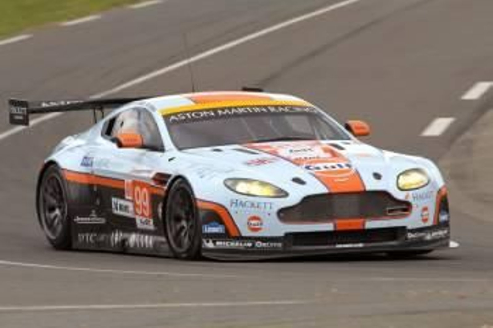El Aston Martin del danés Simonsen, antes del fatal accidente en las 24 Horas de Le Mans. (Foto: JORGE FERRARI)