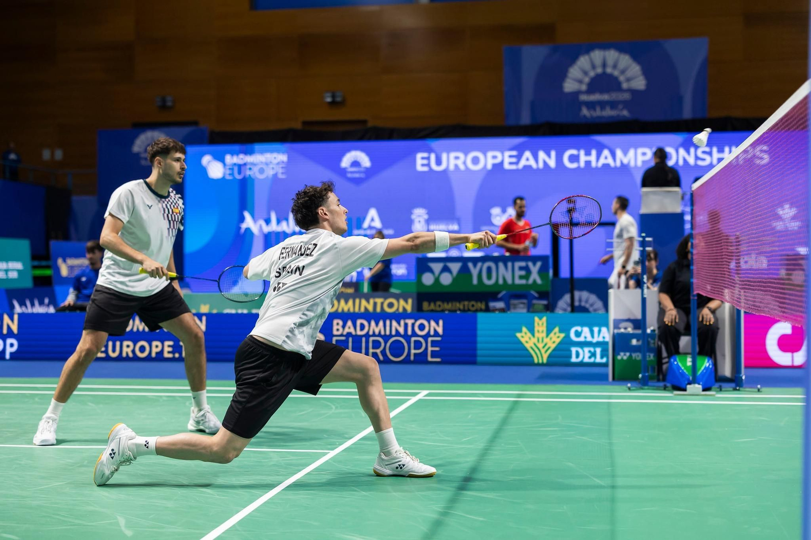 El vigués Jacobo Fernández (d), con Alberto Perals en un partido.