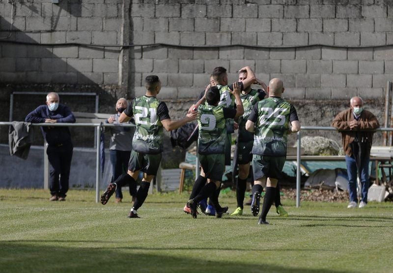 El partido entre el Arnoia y el Nogueira (Xesús Fariñas)