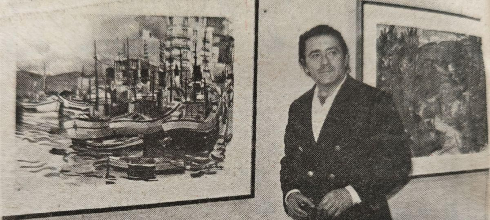 Rafael Alonso ante algunas de sus obras.