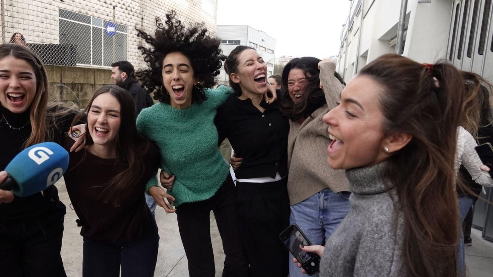 Galería | Los trabajadores de Bimba y Lola celebran el segundo premio de la Lotería de Navidad