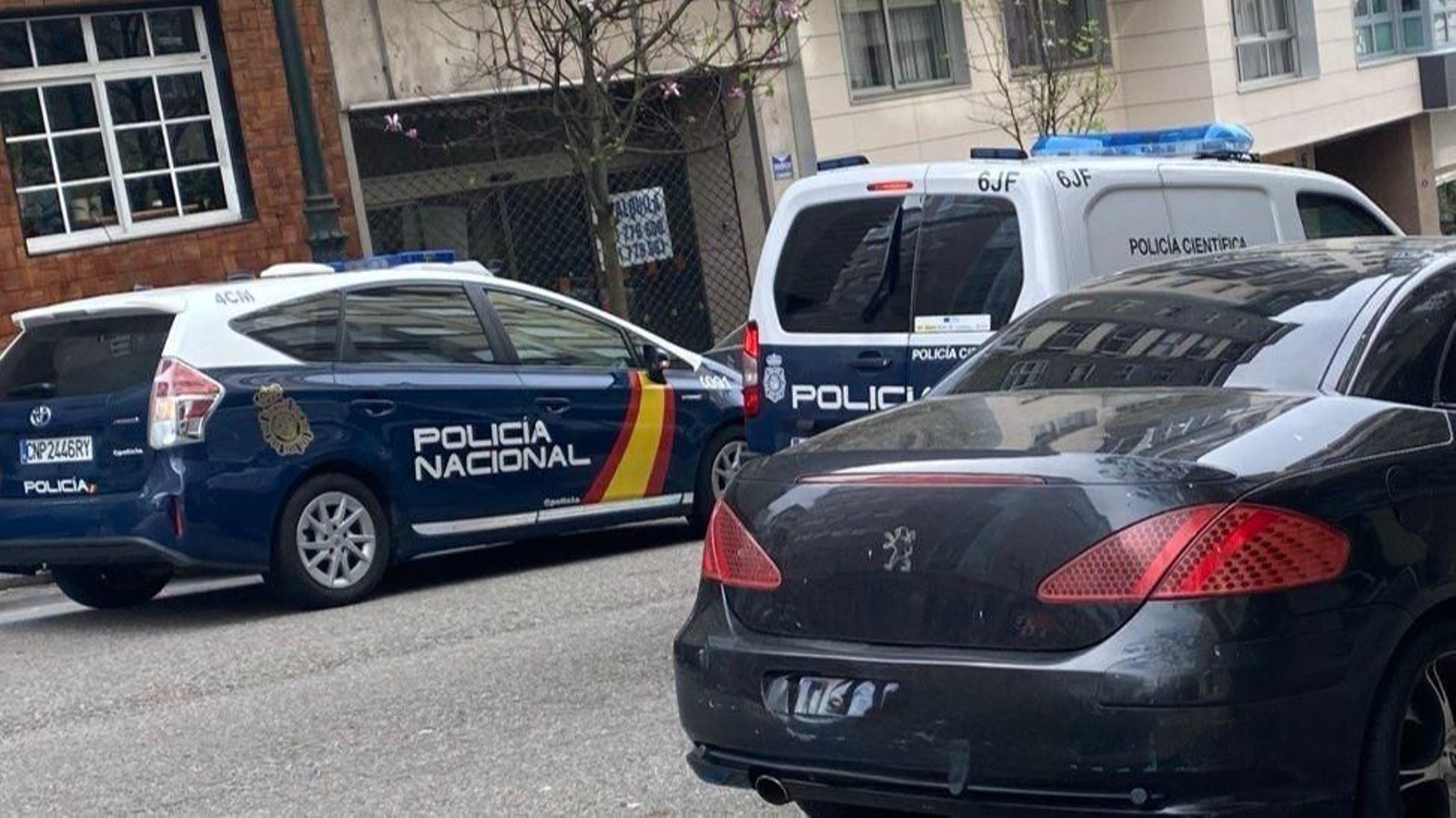 Coches de la Policía Nacional, en Vigo.