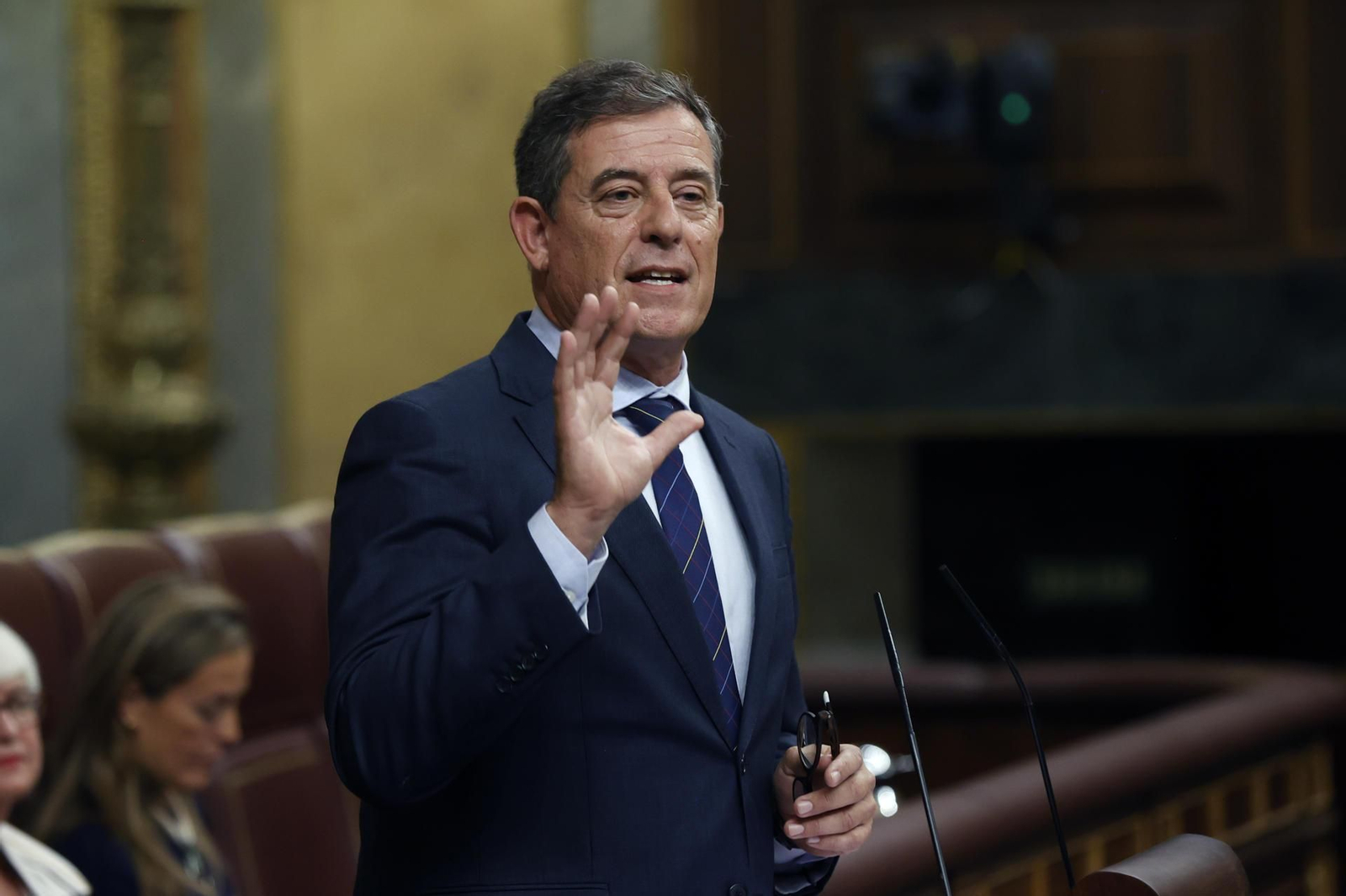 El diputado José Ramón Gómez Besteiro se pronunció en gallego en el Congreso. // EFE