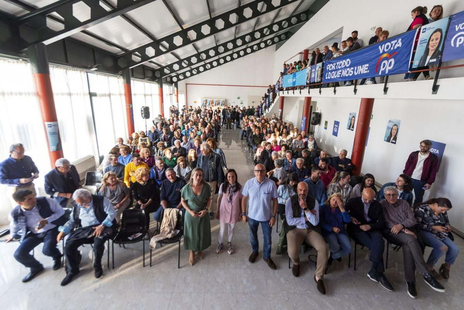 Manuel Baltar y Ethel Vázquez acompañaron a Sandra Quintas en su presentación en Bande.