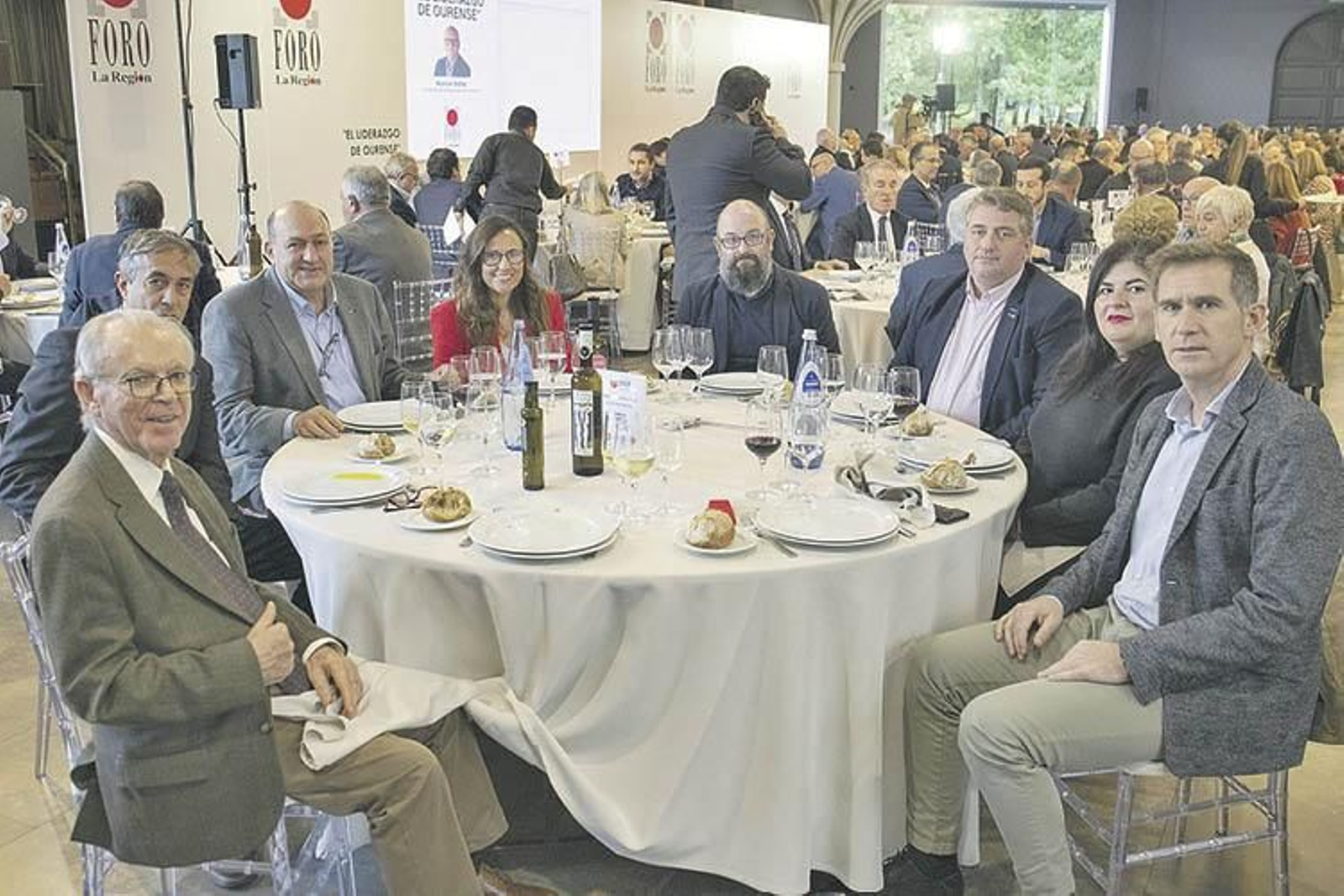 Amador Vázquez, alcalde del Concello de Vilamarín; Santiago Ordóñez, promotor de Telemiño; Rogelio Martínez, gerente de Expourense; Ana Tejeiro, gerente de Viaqua; Luis Cachalvite, director financiero de Troviscal; Cecilio Santalices, presidente del Banco de Alimentos; Patricia Torres, alcaldesa del Concello de Boborás, y José Juan Pérez, gerente del colegio Luis Vives.