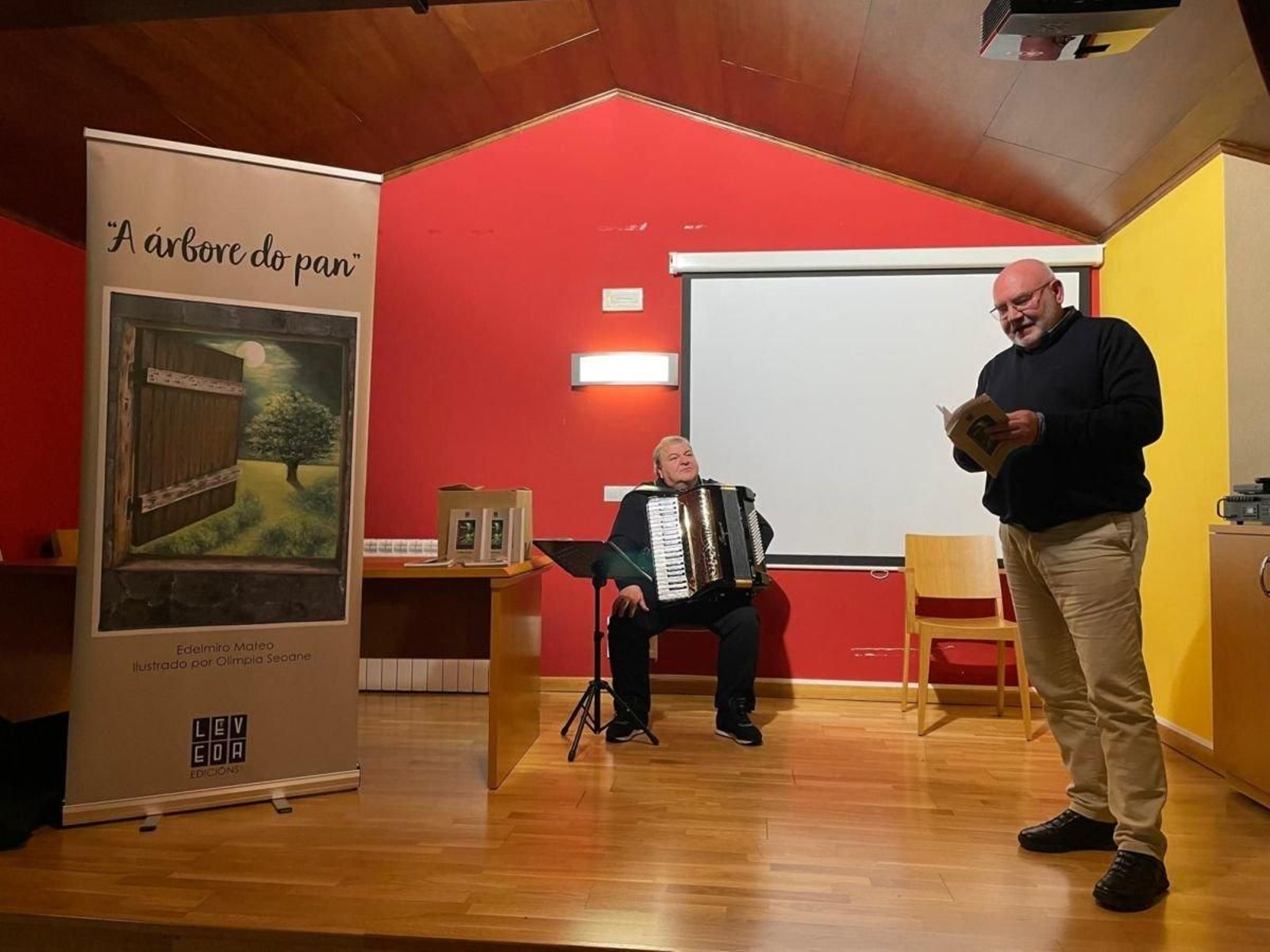 Presentación do libro “A árbore do pan”, en Sandiás.