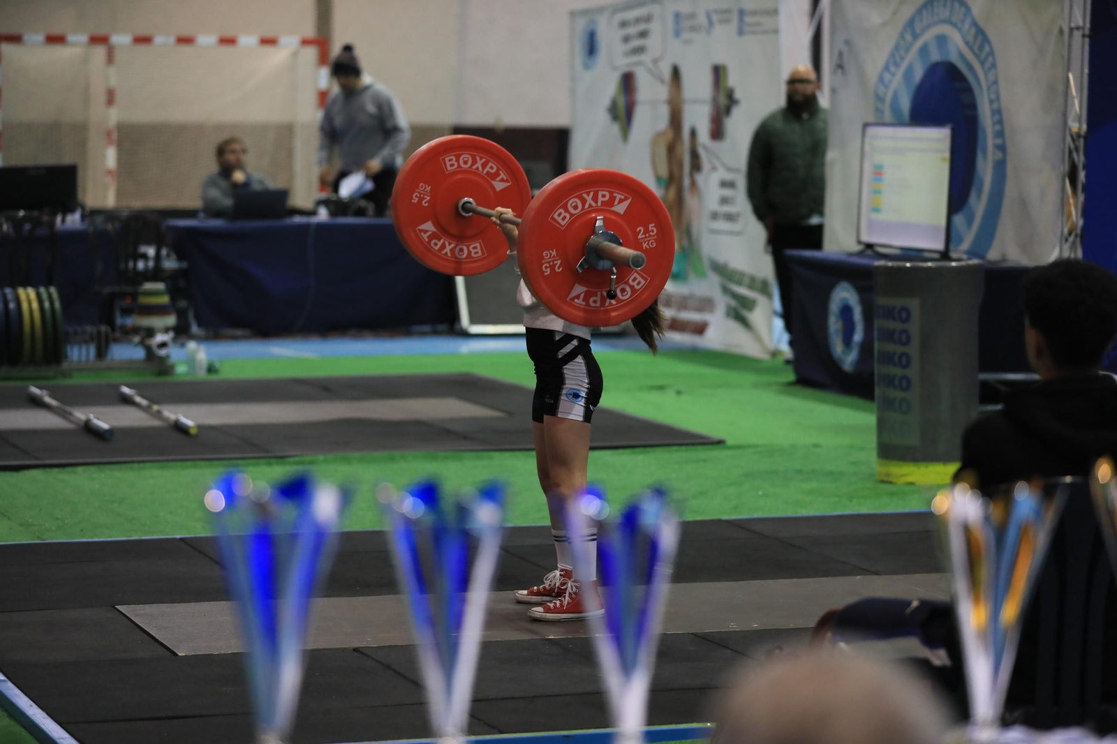 Galería | El futuro de la halterofilia gallega se cita en Oira