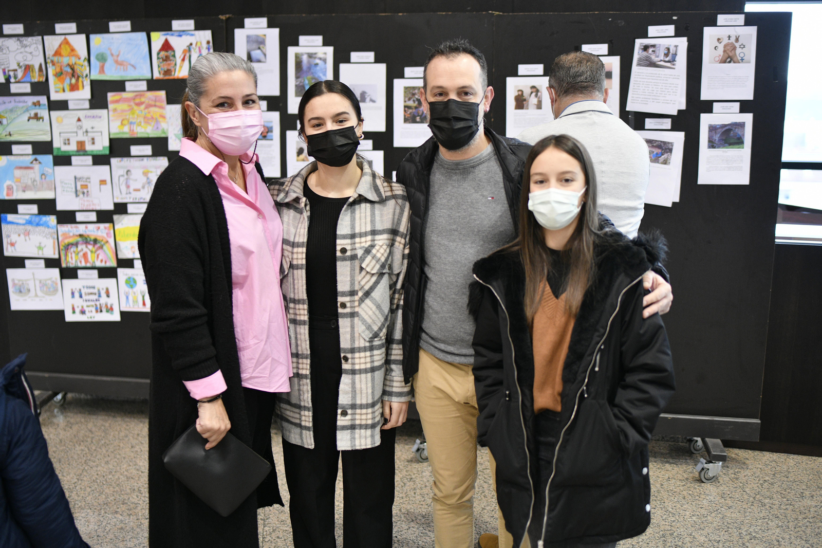 Acto institucional por el aniversario de la Constitución en el auditorio de Ourense.
Mónica, Sofía, Guillermo, Elisa.
Foto: Xesús Fariñas