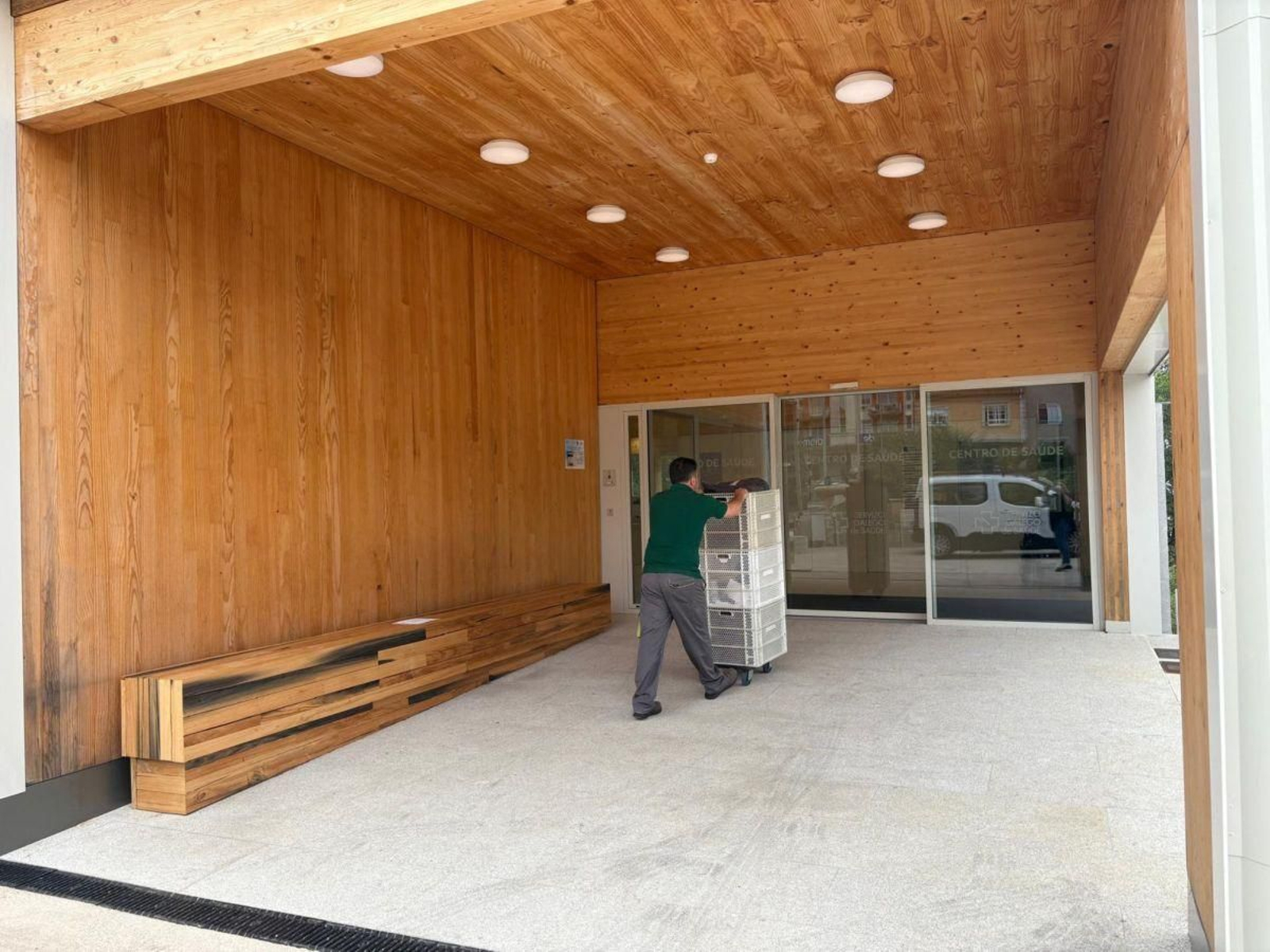 Durante la mañana de este lunes los operarios continuaron poniendo a punto las instalaciones.