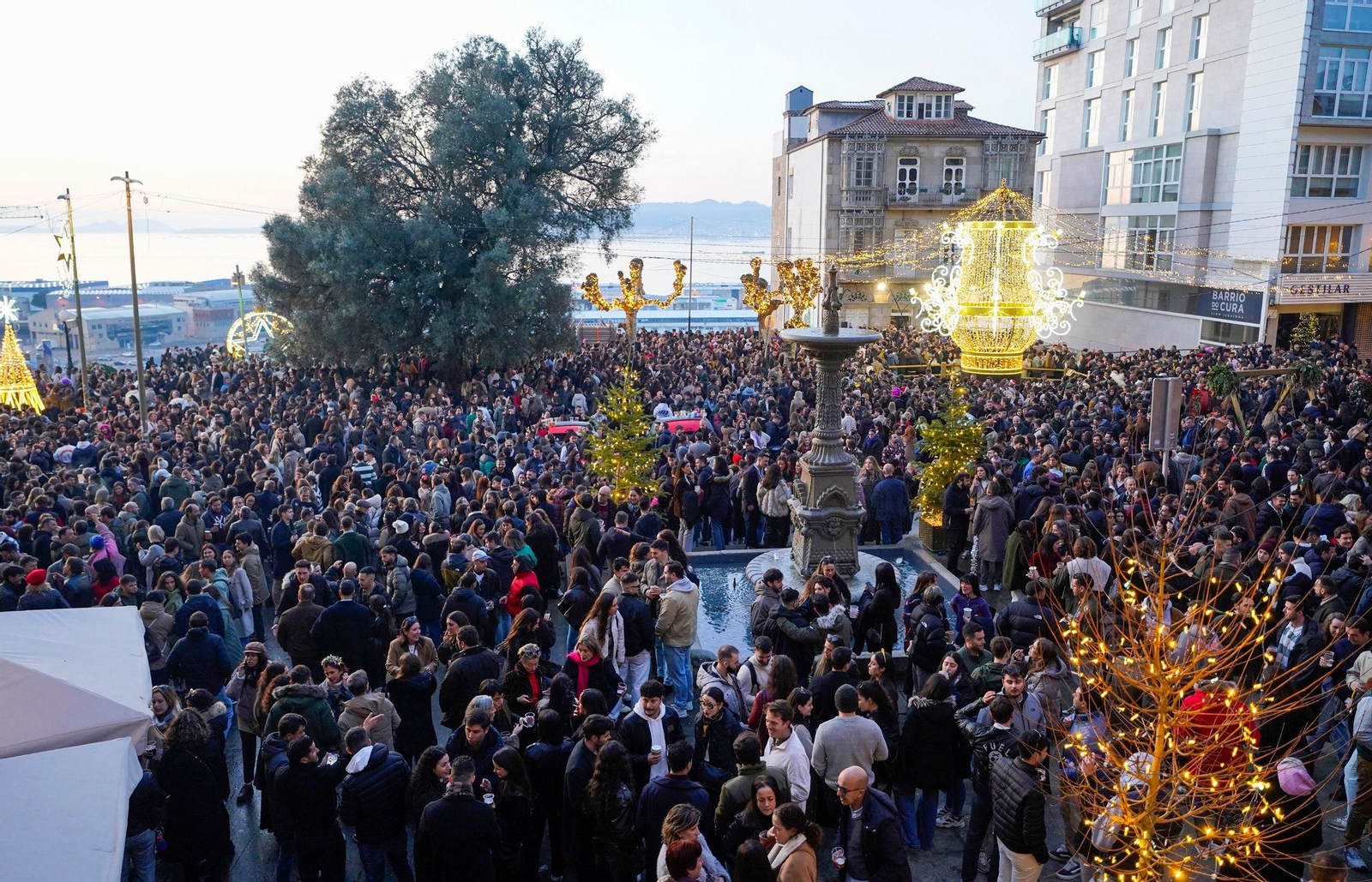 Galería | La Tardevieja llena de gente el centro de Vigo