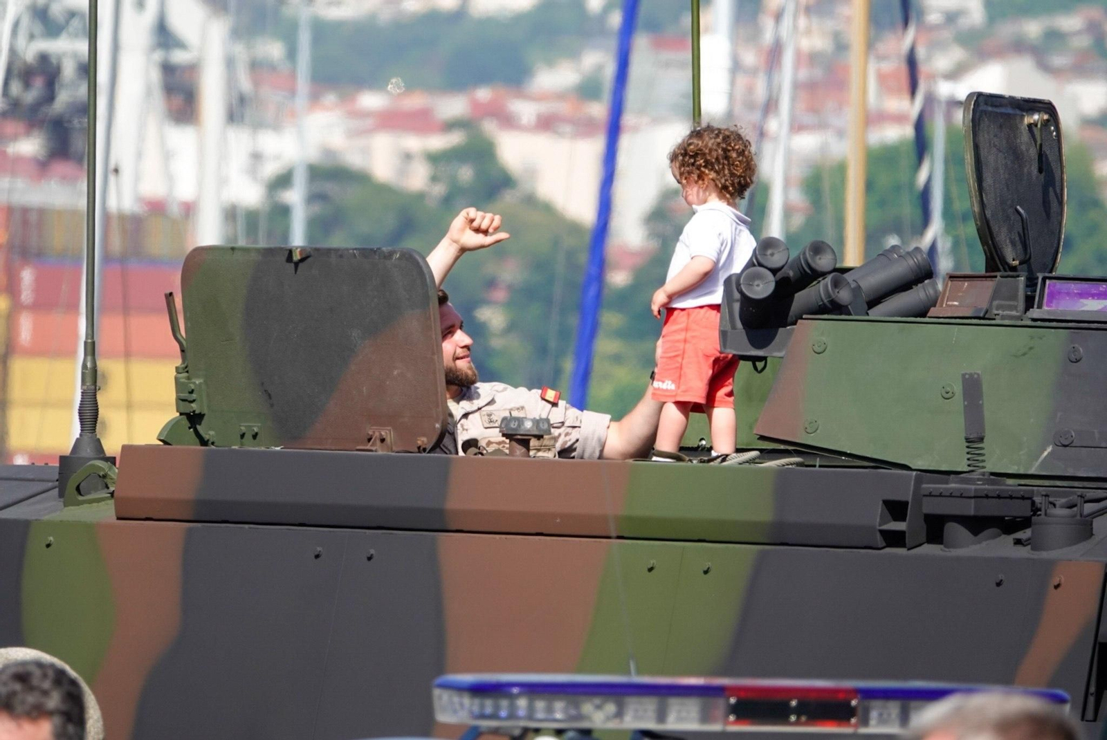 Galería | Comienza la programación del Día de las Fuerzas Armadas en Vigo