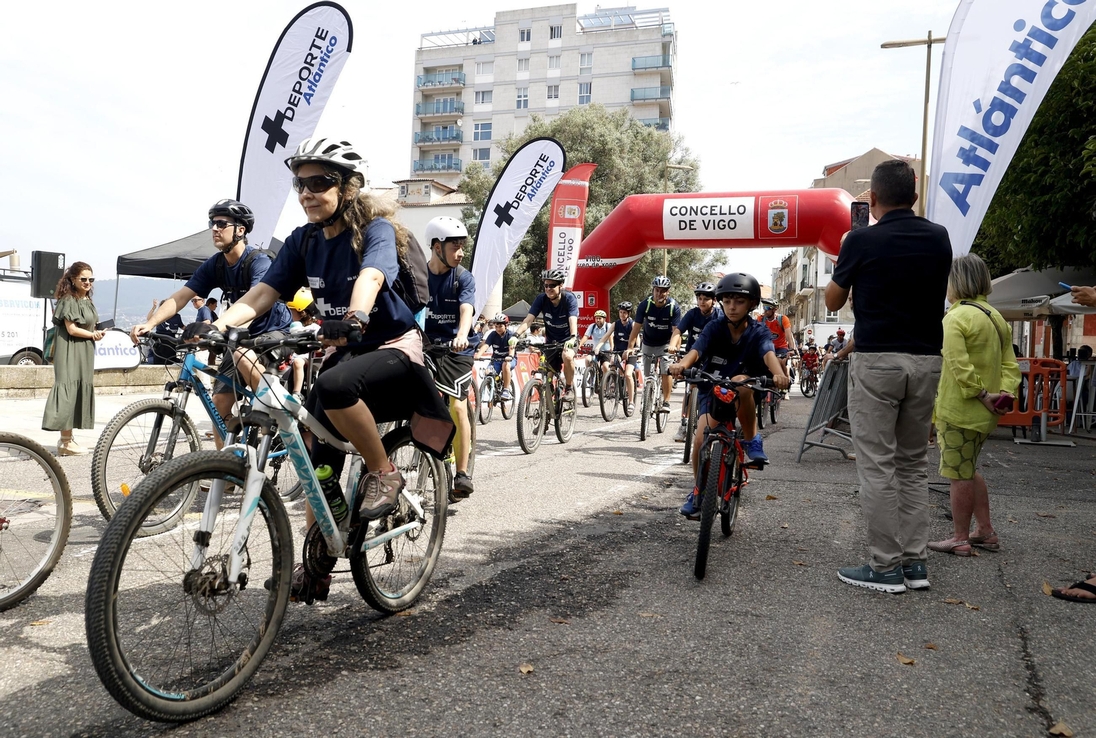 Galería | El ciclismo toma Vigo con la primera edición del Día de la Bici de Atlántico