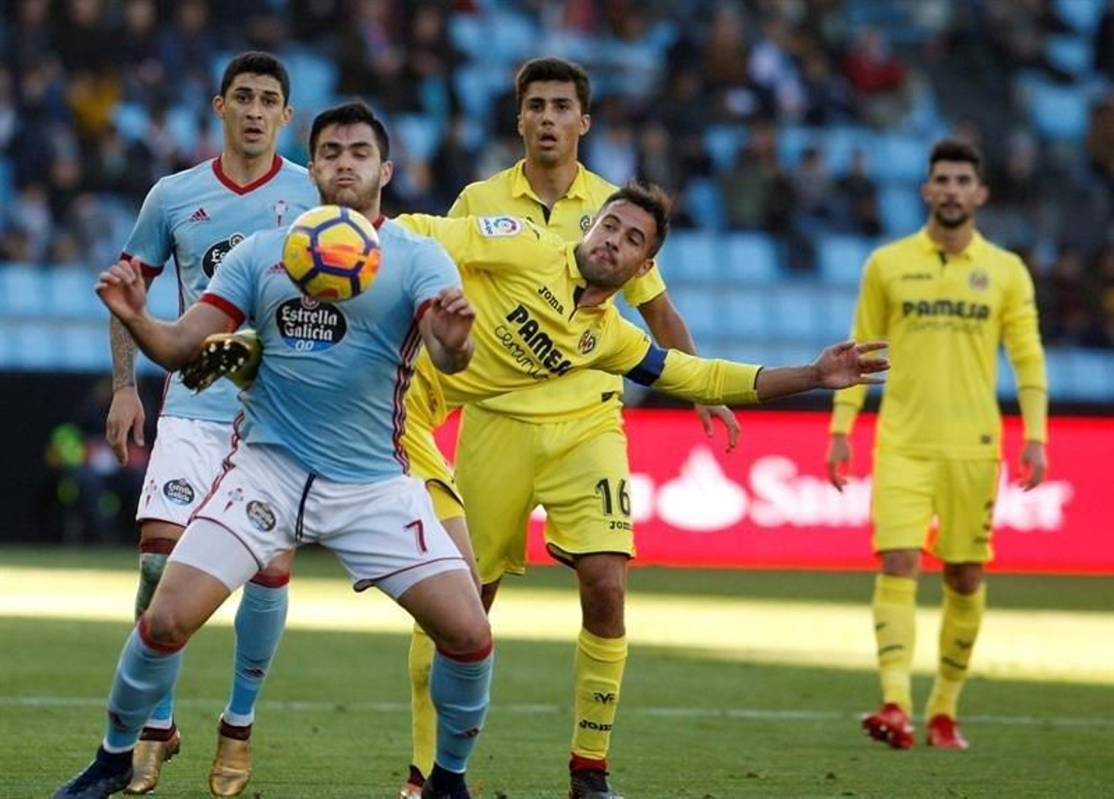 Con las líneas juntas y mucho orden, el Villarreal ahogó en la zona de creación al Celta, que acusó en exceso la ausencia de su goleador Iago Aspas