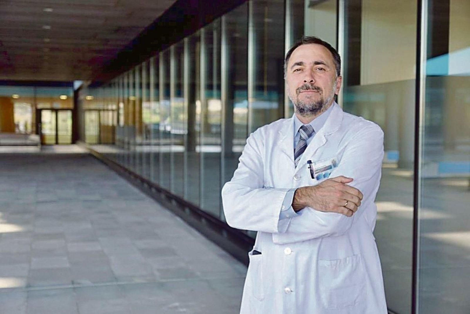 Julio García Comesaña, en las instalaciones del hospital Cunqueiro.