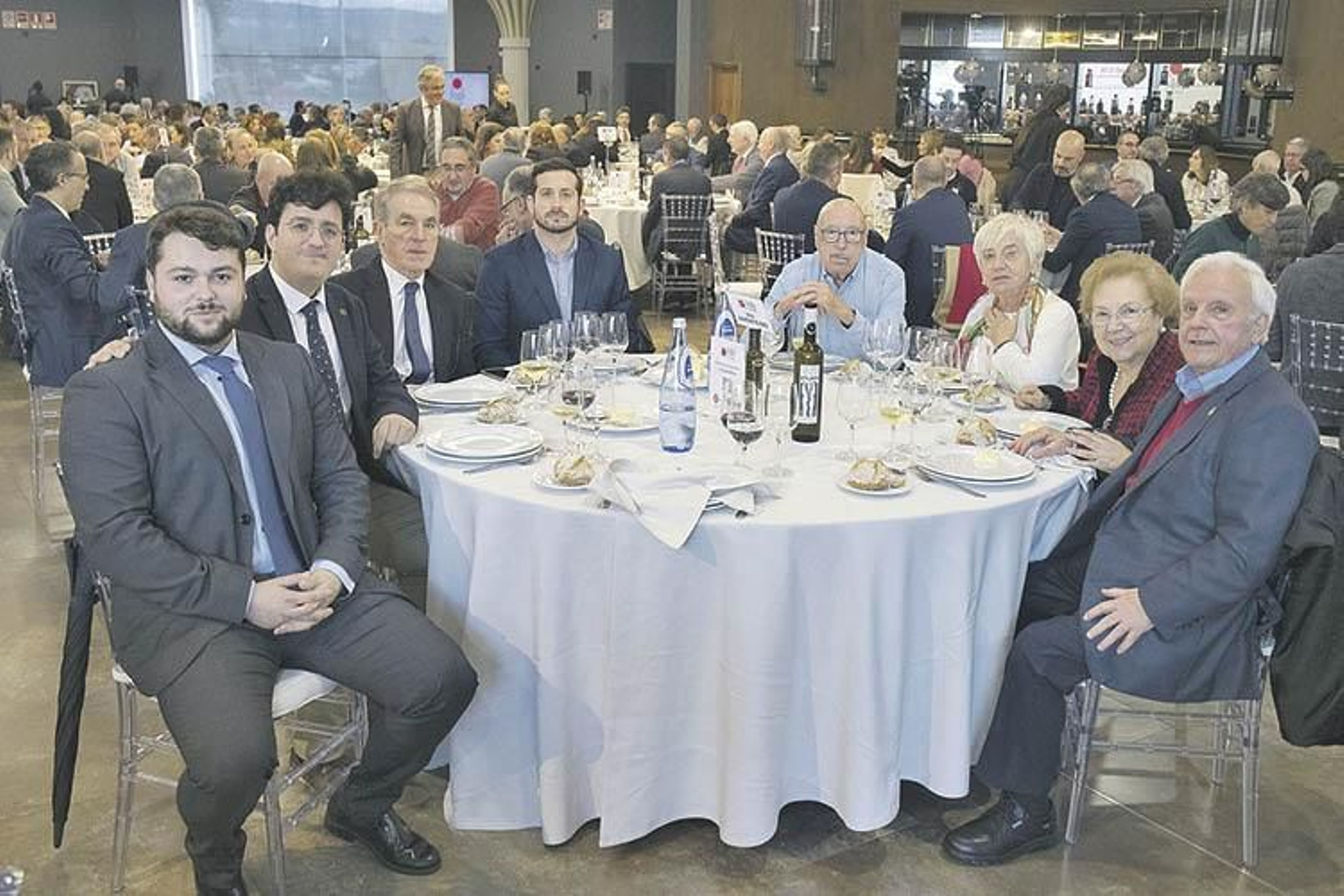 Martín Outeiriño, de La Región; Alfonso Soto, ingeniero; Alberto Míguez, consultor; Luis Miguel Garnil, de LexAuria Abogados; José María Caravaca y María del Carmen Baltar, familiares de Manuel Baltar; Alicia Blanco, madre de Manuel Baltar, y José Luis Baltar, expresidente de la Deputación de Ourense y padre de Manuel Baltar.