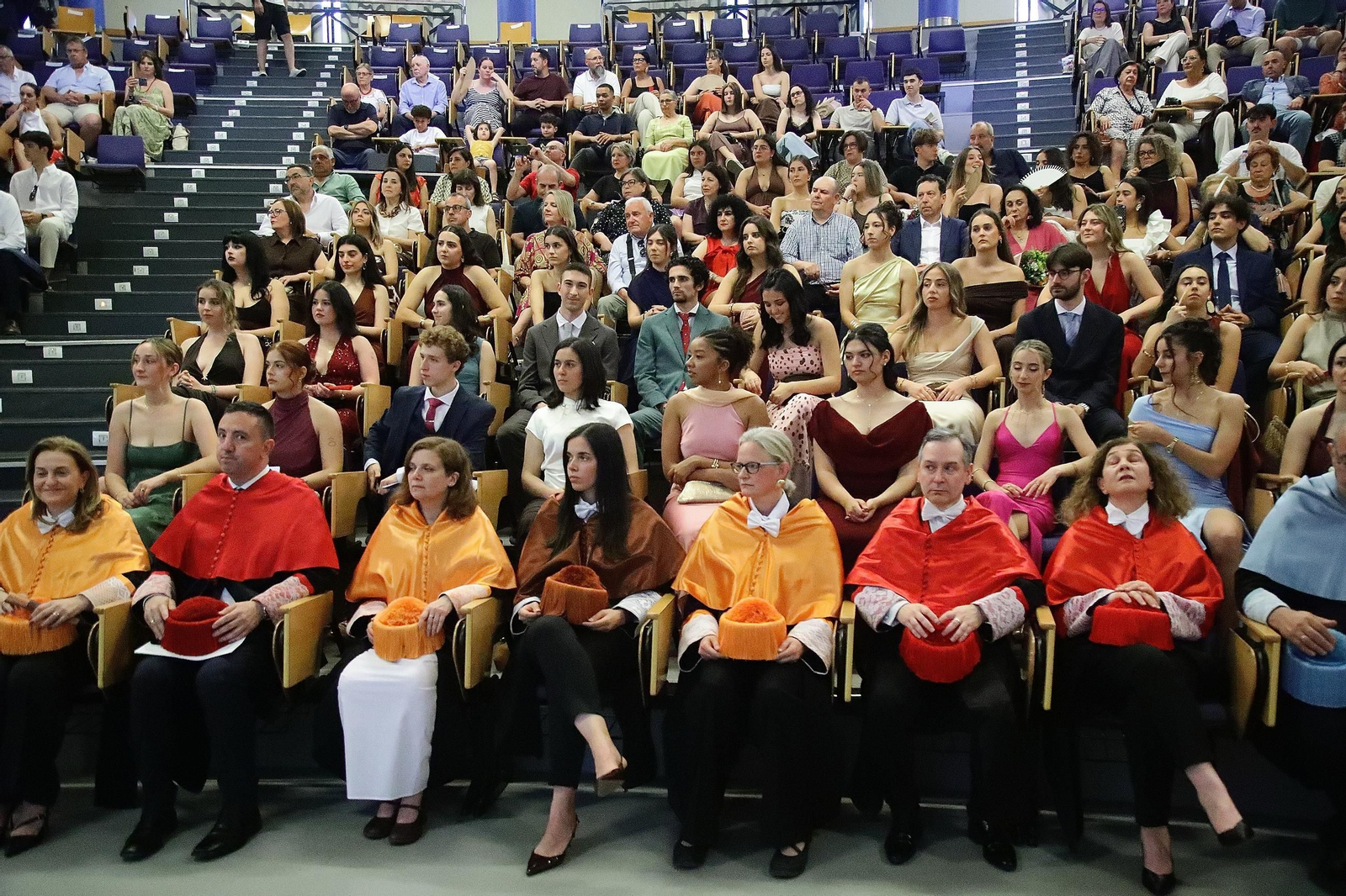 Galería | Los primeros graduados en Relaciones Internacionales por la UVigo Campus Ourense se despiden de la etapa universitaria