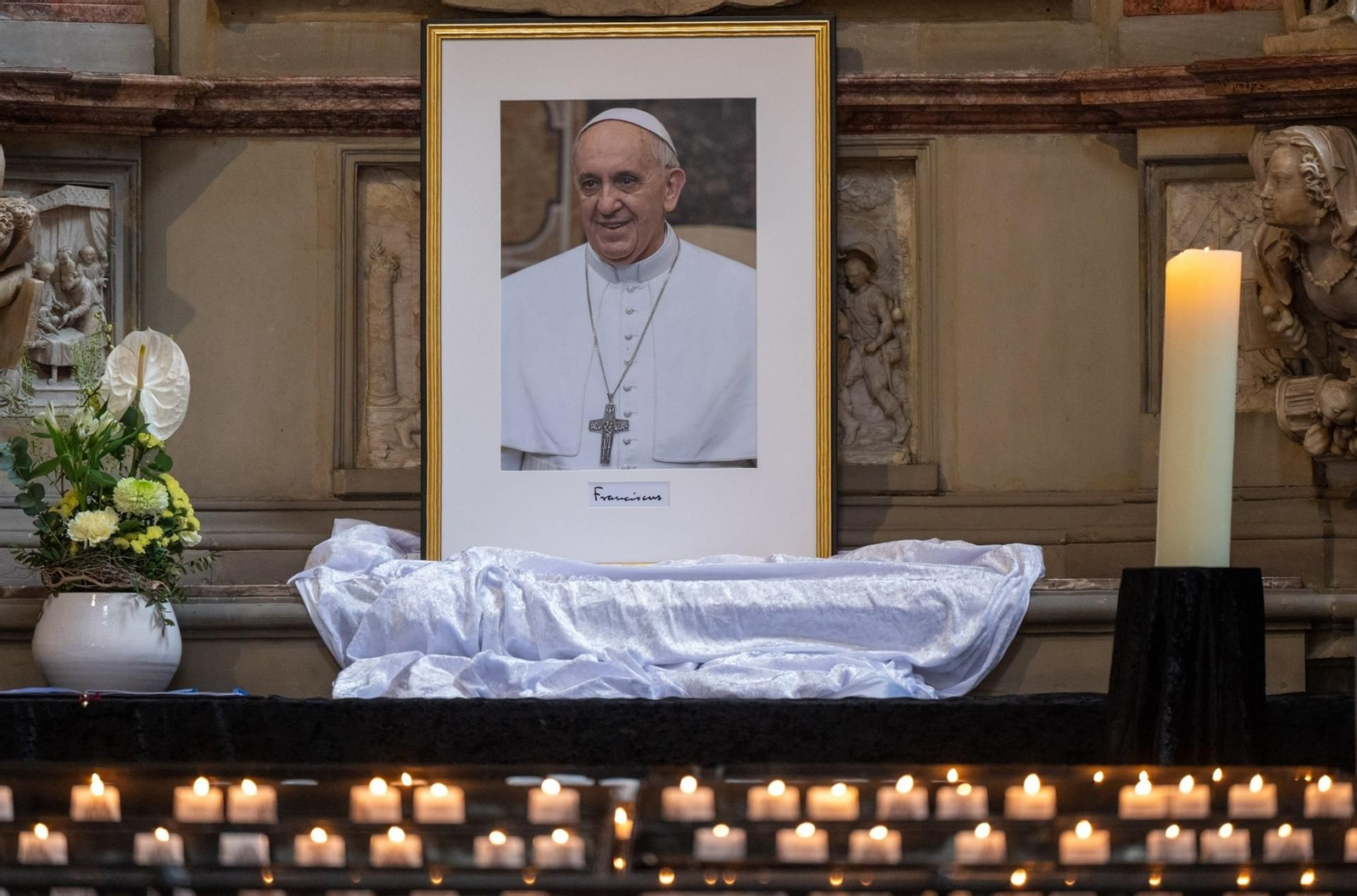 Bolaños, Montero, Yolanda Díaz y Feijóo acompañarán a los Reyes al funeral del Papa, al que no irá Pedro Sánchez