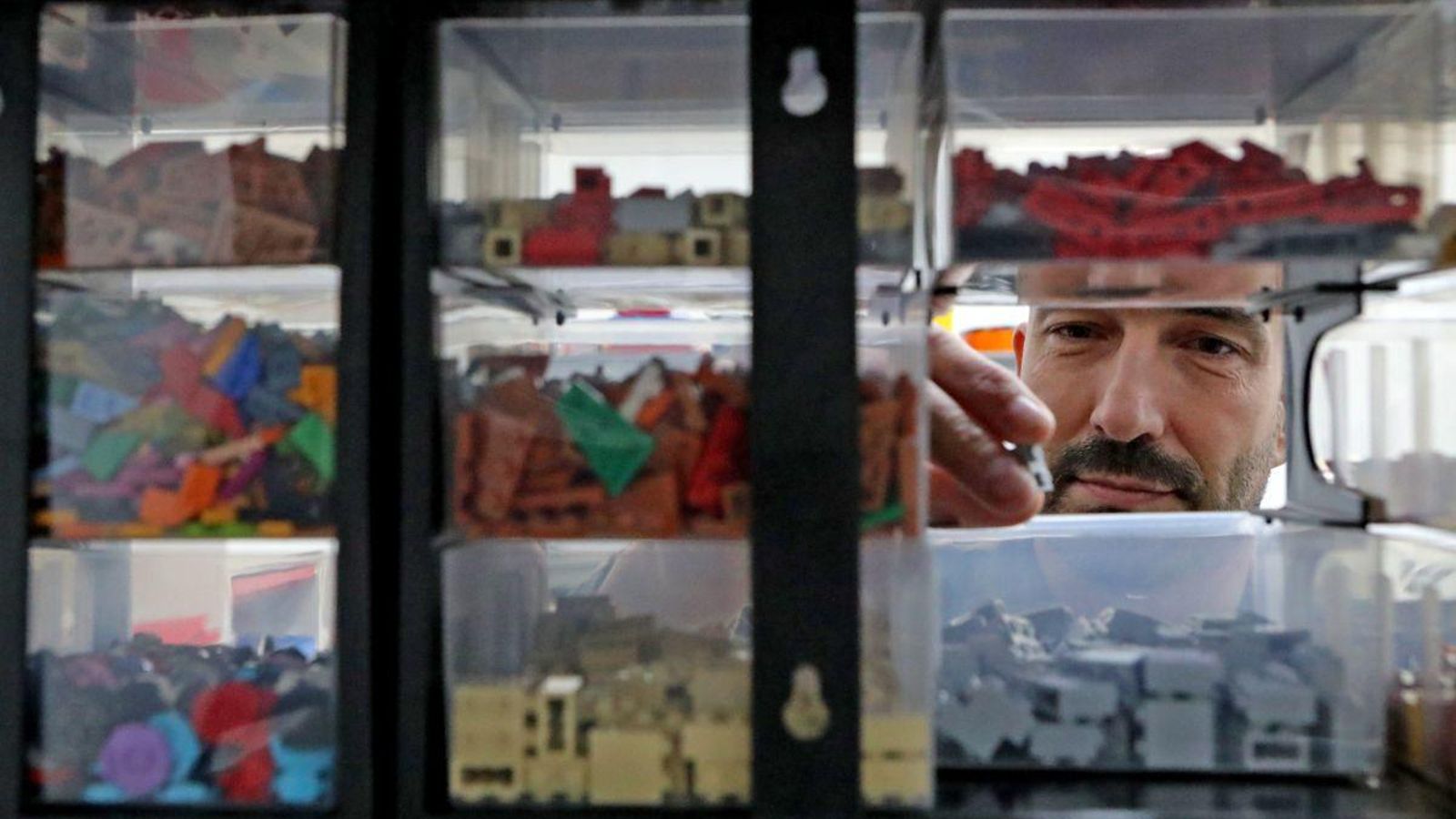 Elegir las piezas adecuadas es fundamental para los proyectos de The Brick Art Lab