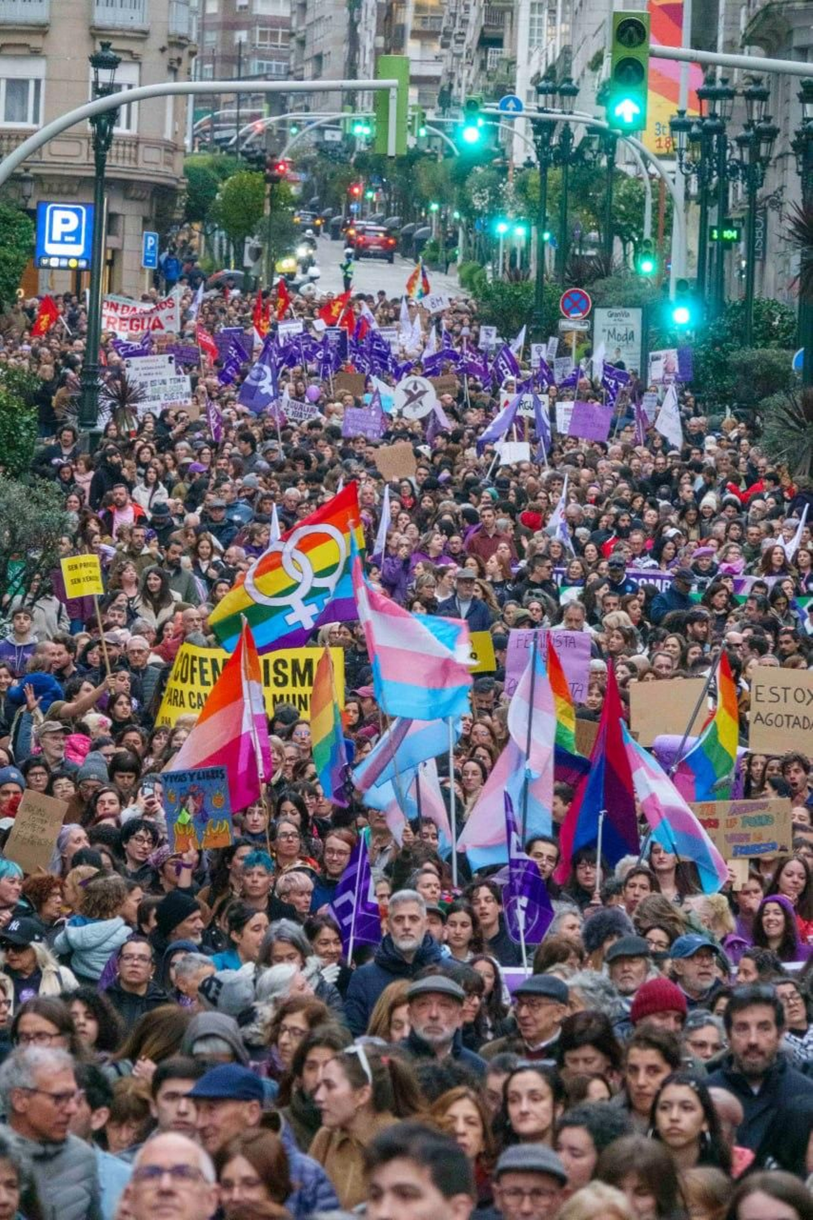 Galería | Las calles de Vigo se pintan de morado por el Día Internacional de la Mujer