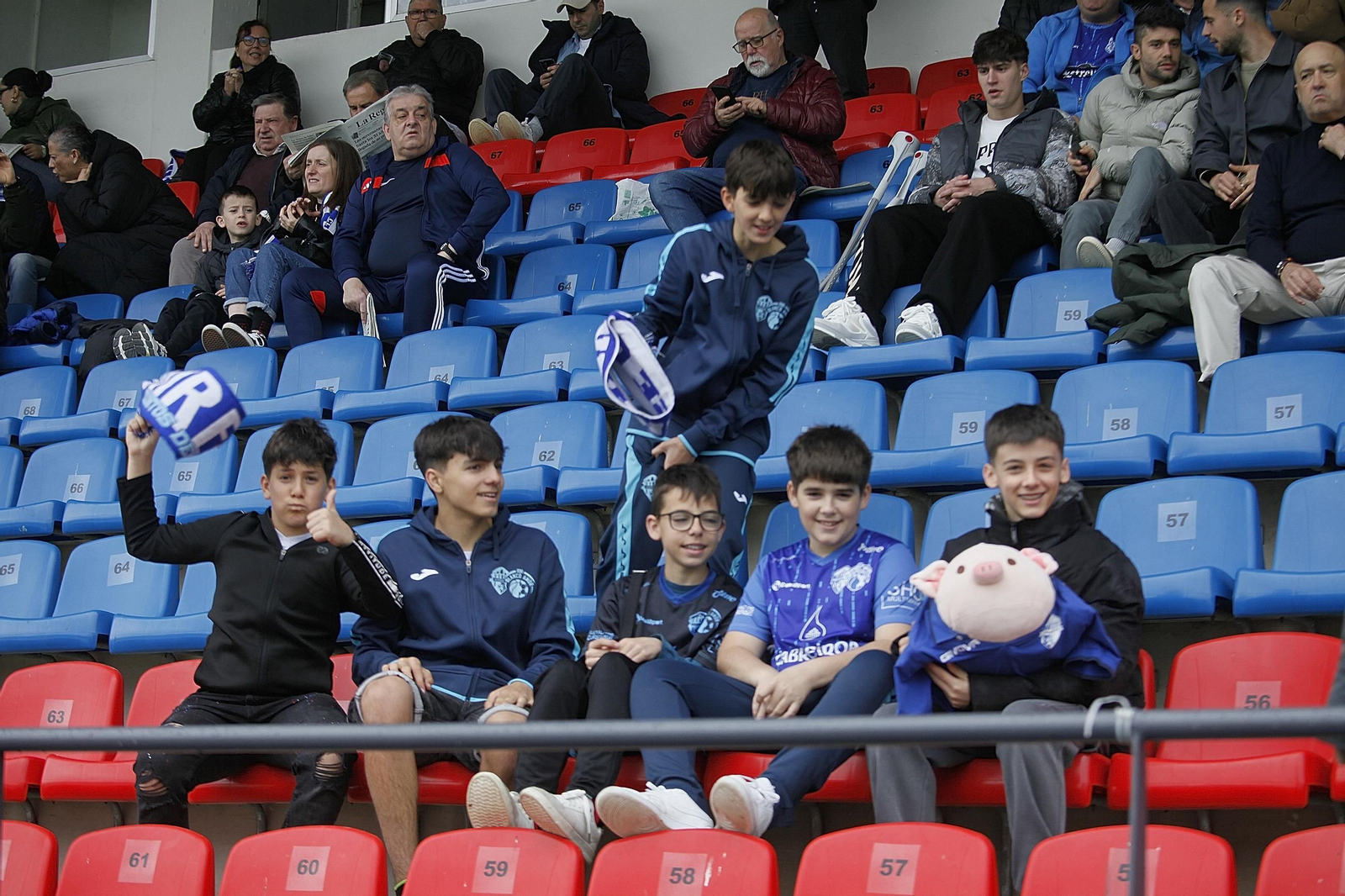 Galería | El Ourense CF sumó su primera derrota en el fortín de O Couto