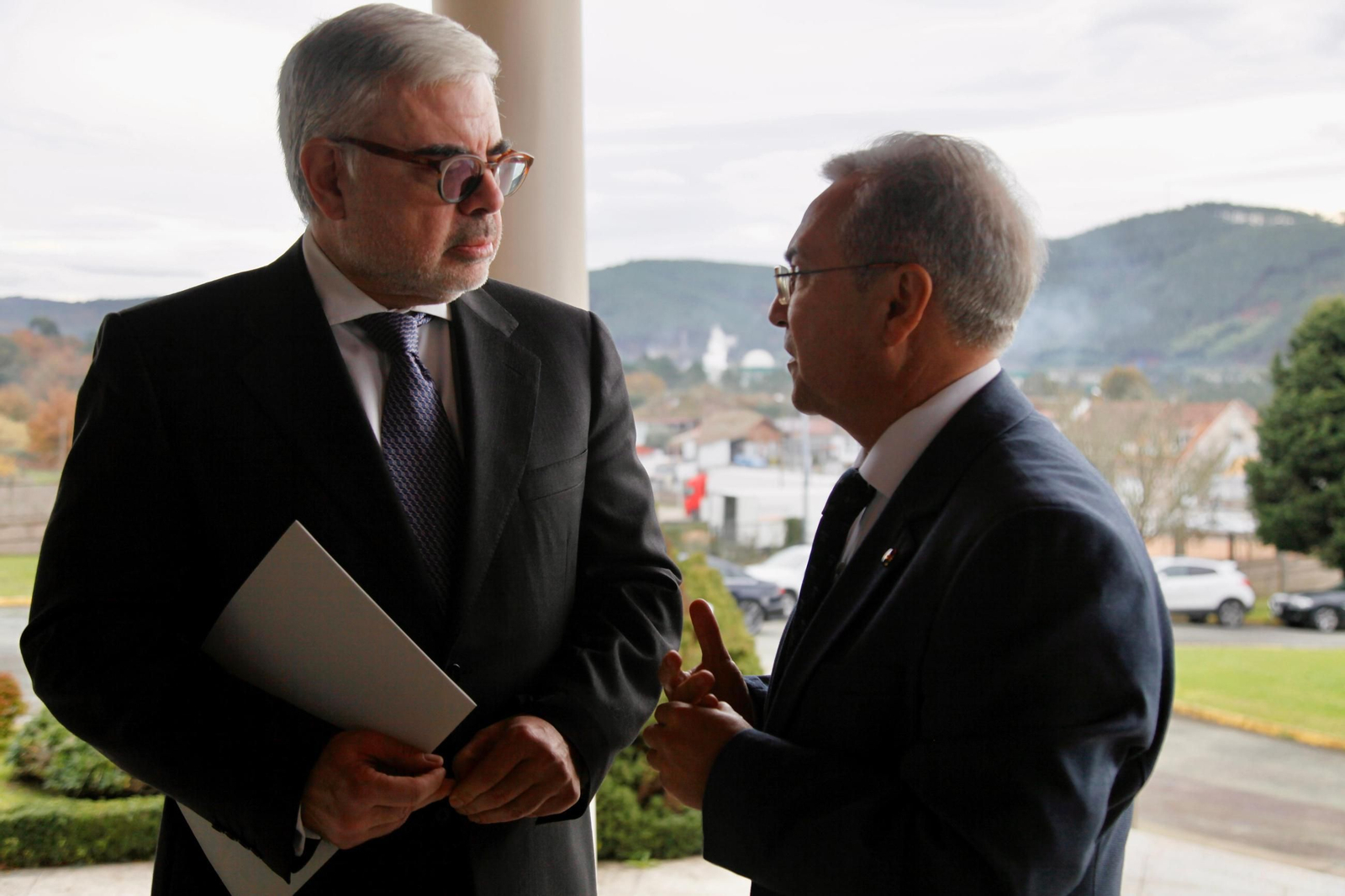 Galería | Luis Menor, el presidente de la Diputación de Ourense, en el Foro La Región, en imágenes