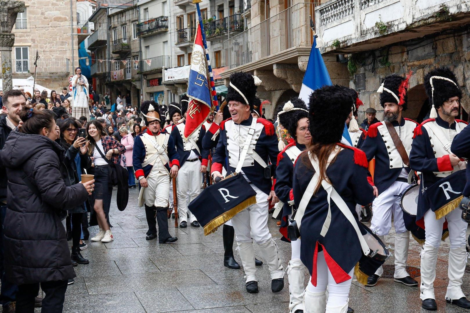 Asalto ao carro na praza do Berbes // Foto J. Santome