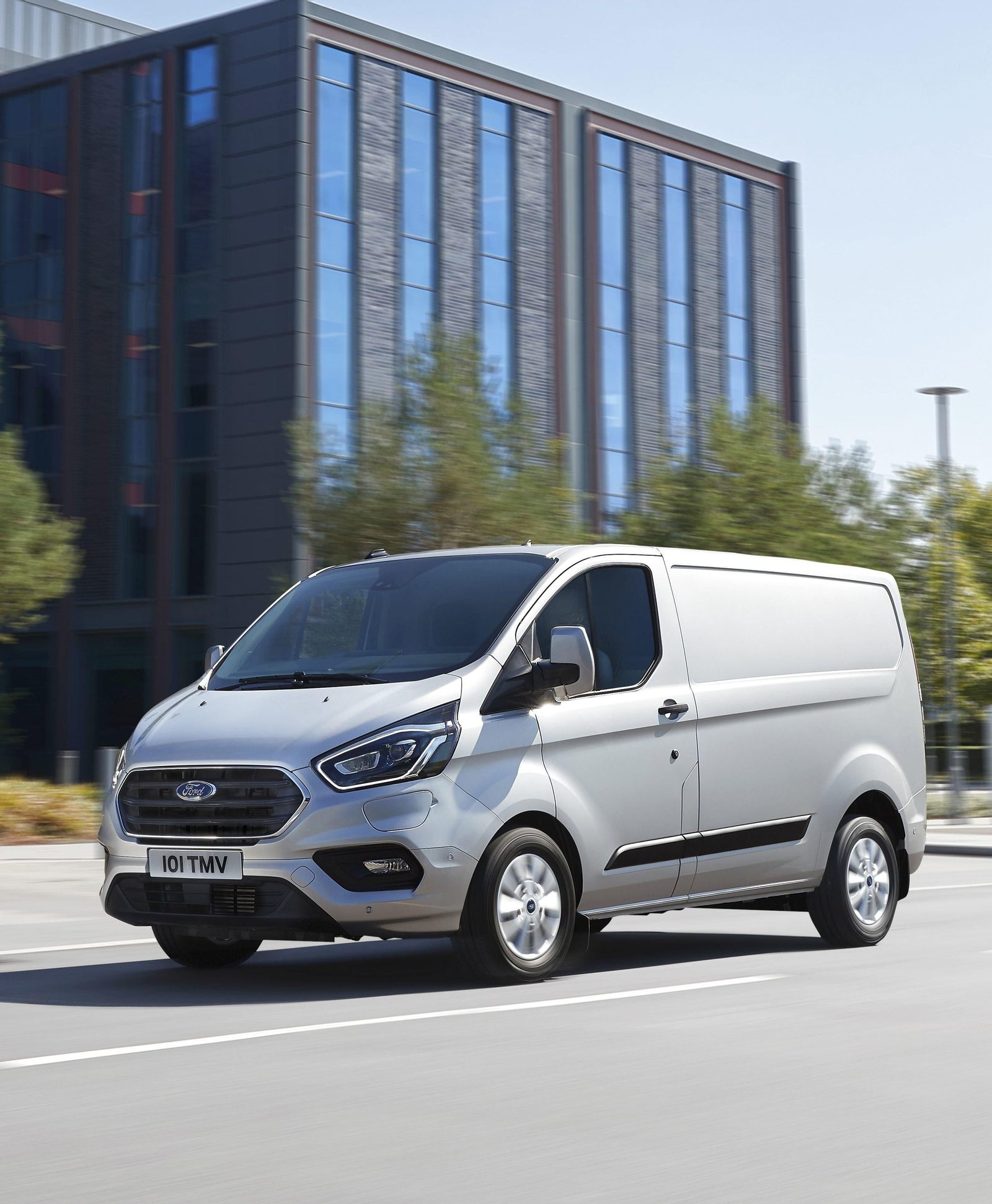 La Transit hibrida enchufable.