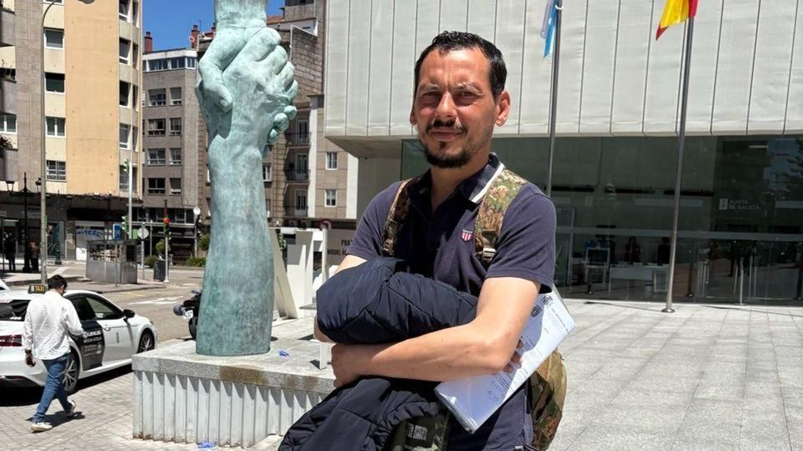 Carlos, ayer, a las puertas de la Cidade da Xustiza.