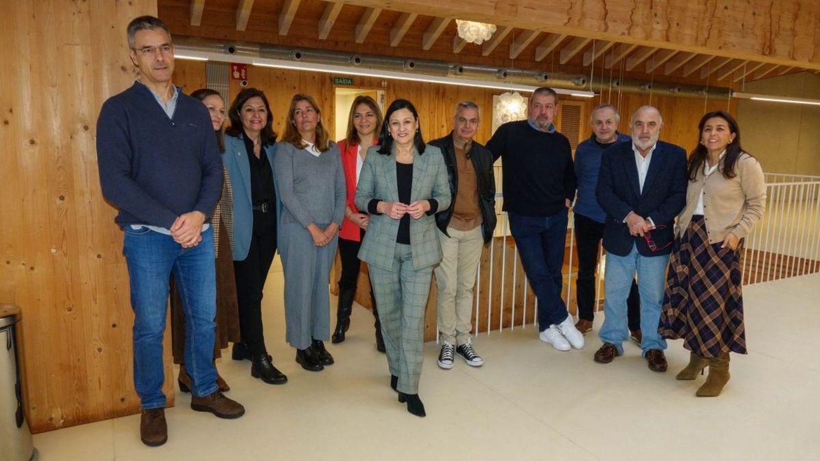 Belén Rubio, en el centro, acompañada por los miembros del grupo H2040.