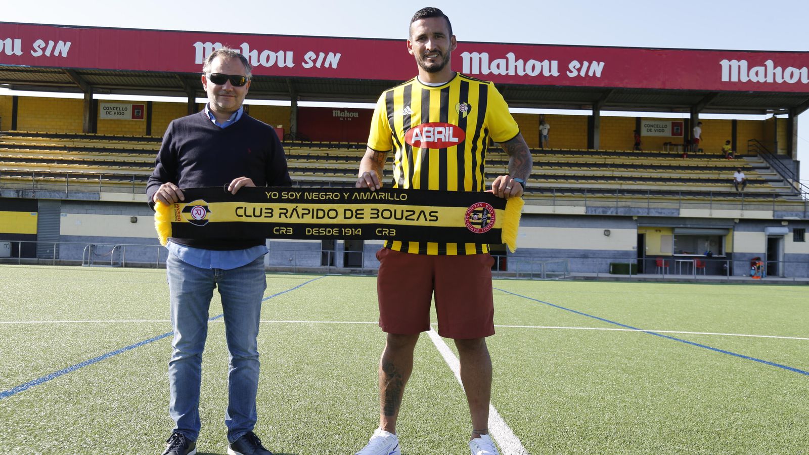 Gastón Cellerino, ex del Celta, presentado este lunes con el Rápido de Bouzas. // J.V. Landín