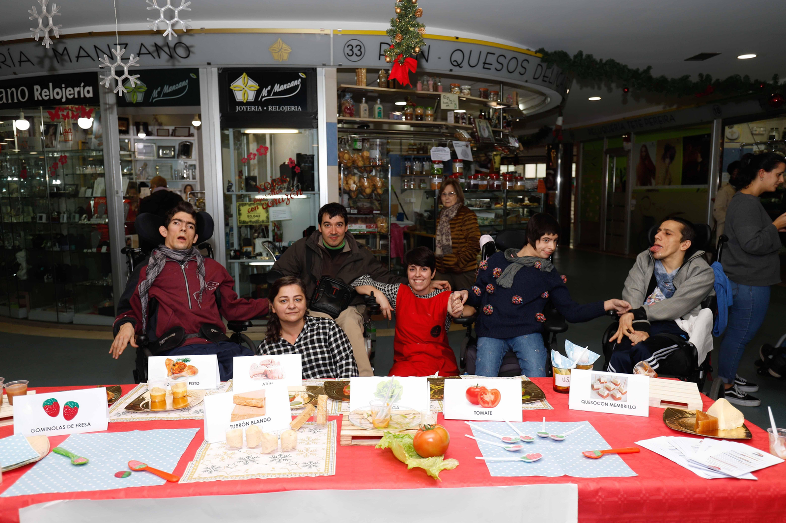 Trabajadores y usuarios de APAMP participaron en el acto del Día Mundial de la Disfagia.