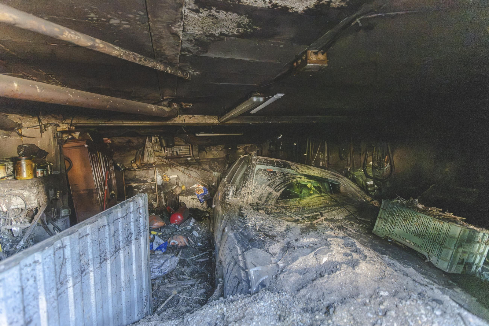 Galería | La huella del desastre dejado por la riada en A Bouza y acentuado por la parálisis, en fotos