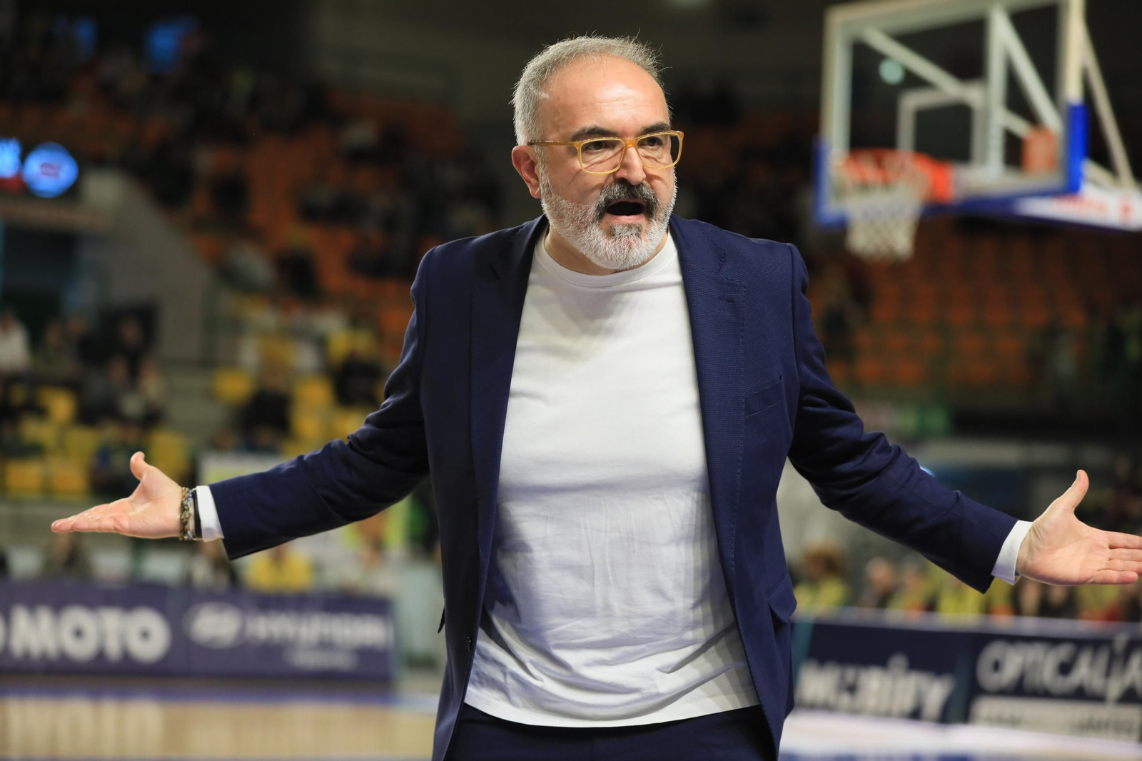 Galería | El Pazo disfruta de un sábado de baloncesto y Entroido