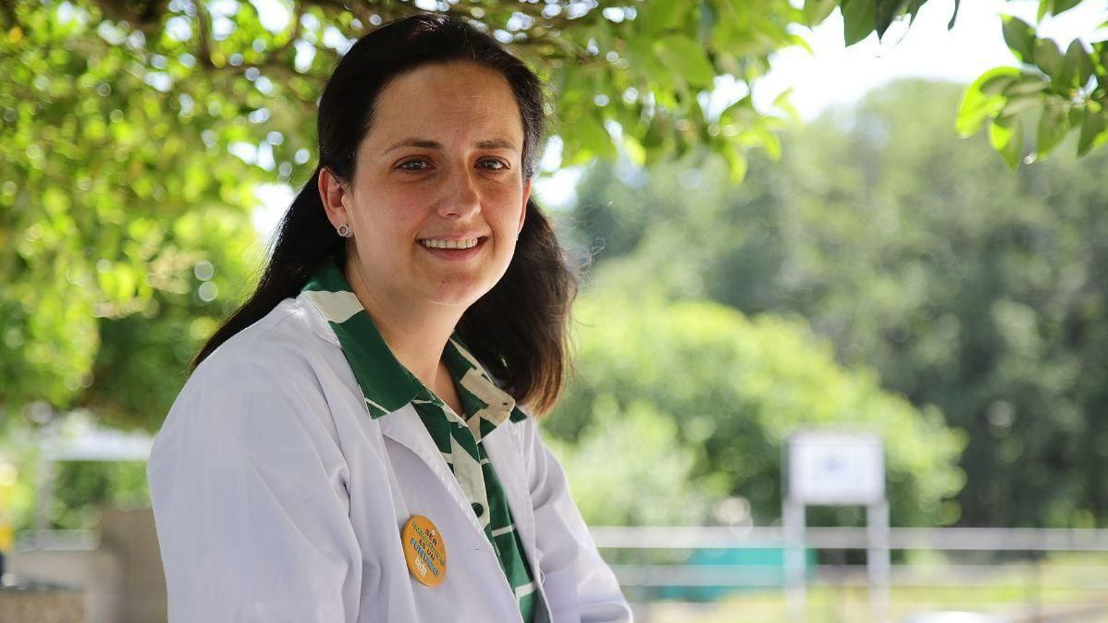 Menchu Baladrón, botica social en el rural ourensano.