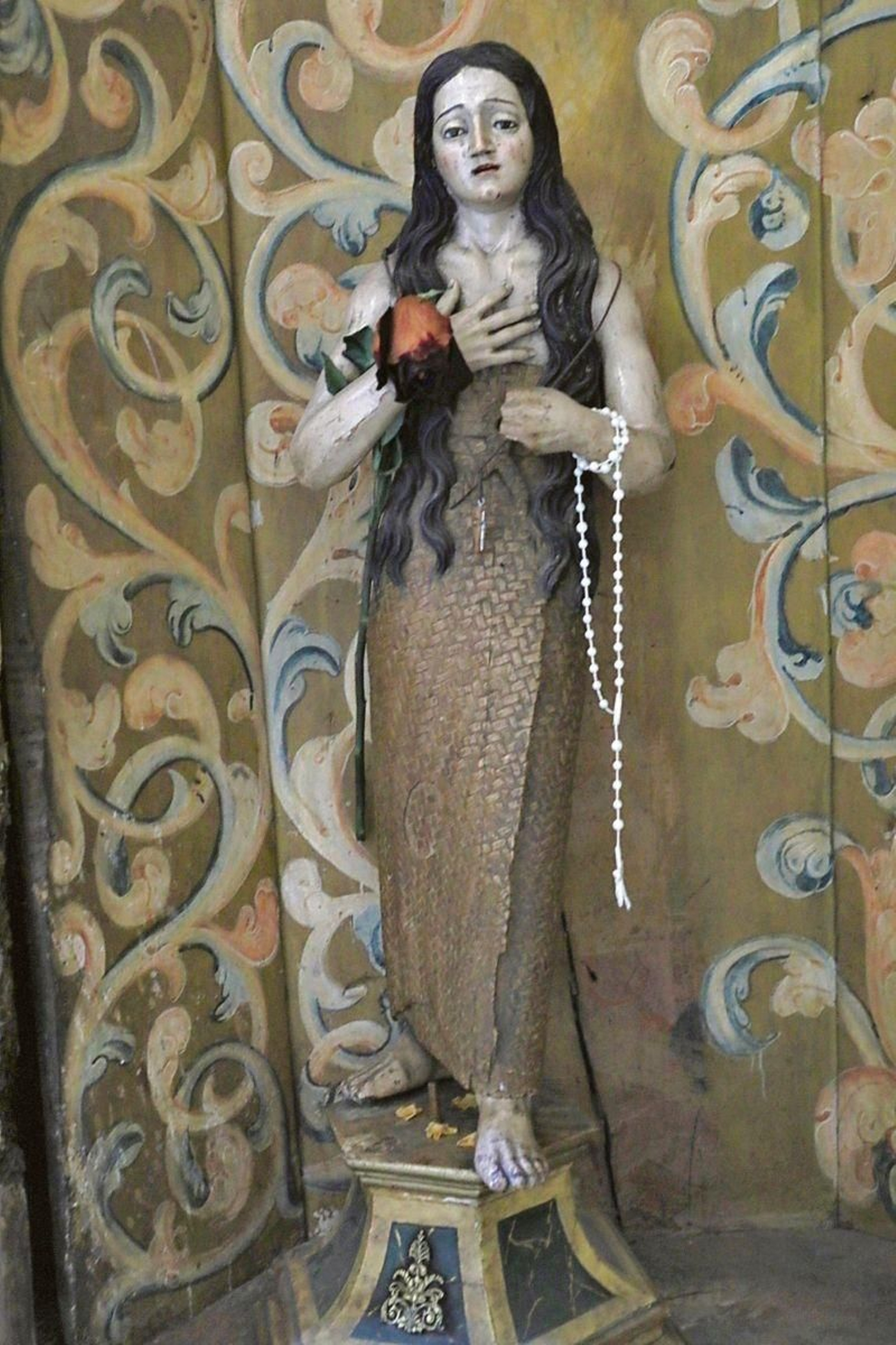 Maria Magdalena.  Imagen de María Magdalena penitente. Es una figura barroca, que representa a la santa en actitud de arrepentimiento con el cabello largo y vestida con un sayal rústico. En la capilla del Santo Cristo.