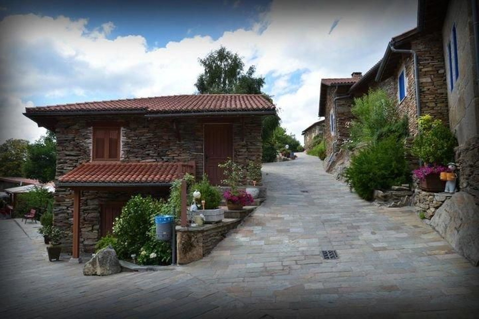 El negocio permitió recuperar la aldea abandonada de Couso, situada en el naciente del río Limia.