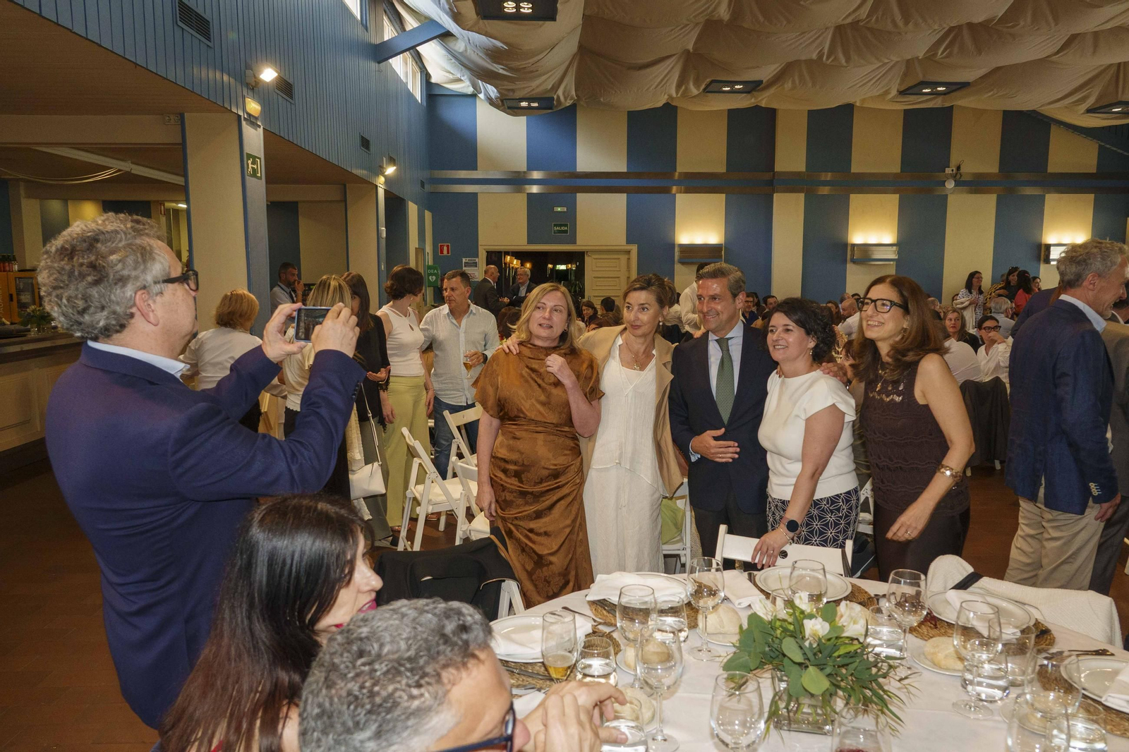 Galería | Emotiva despedida en Vigo al exjuez decano Germán Serrano