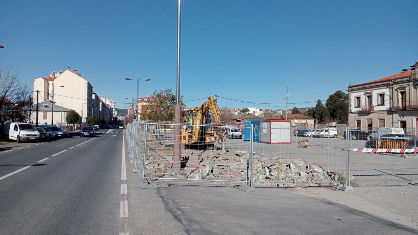 Inicio de las obras en la explanada de la estación de ferrocarril.