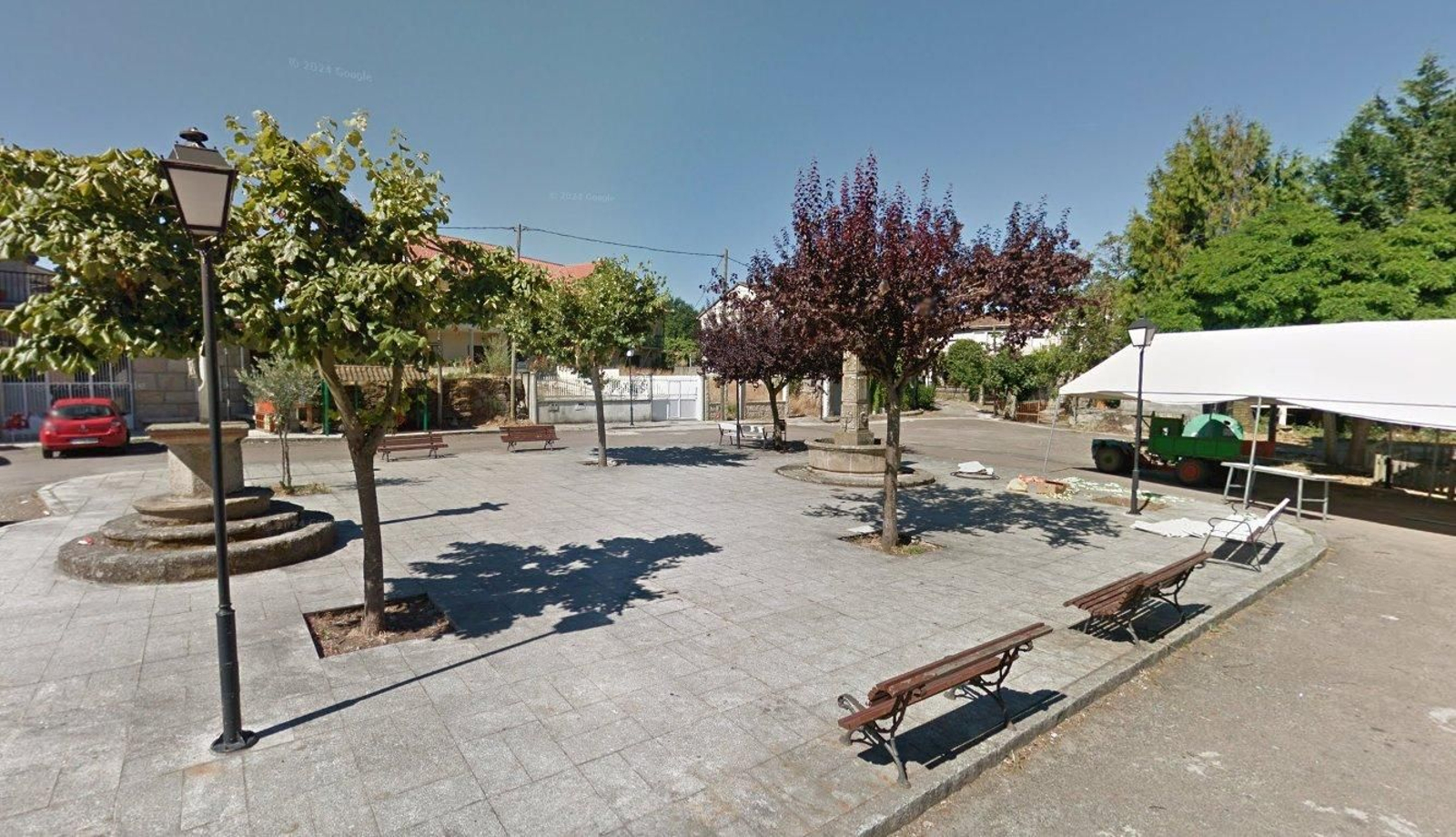 Praza da Tenencia de Cenlle.