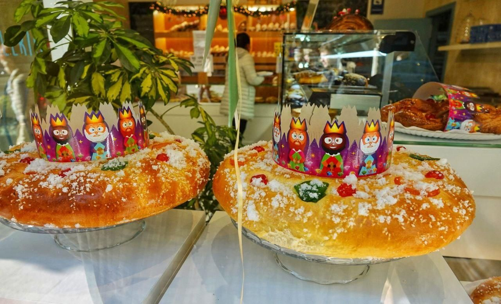 Roscones de Reyes a la venta en una pastelería viguesa.