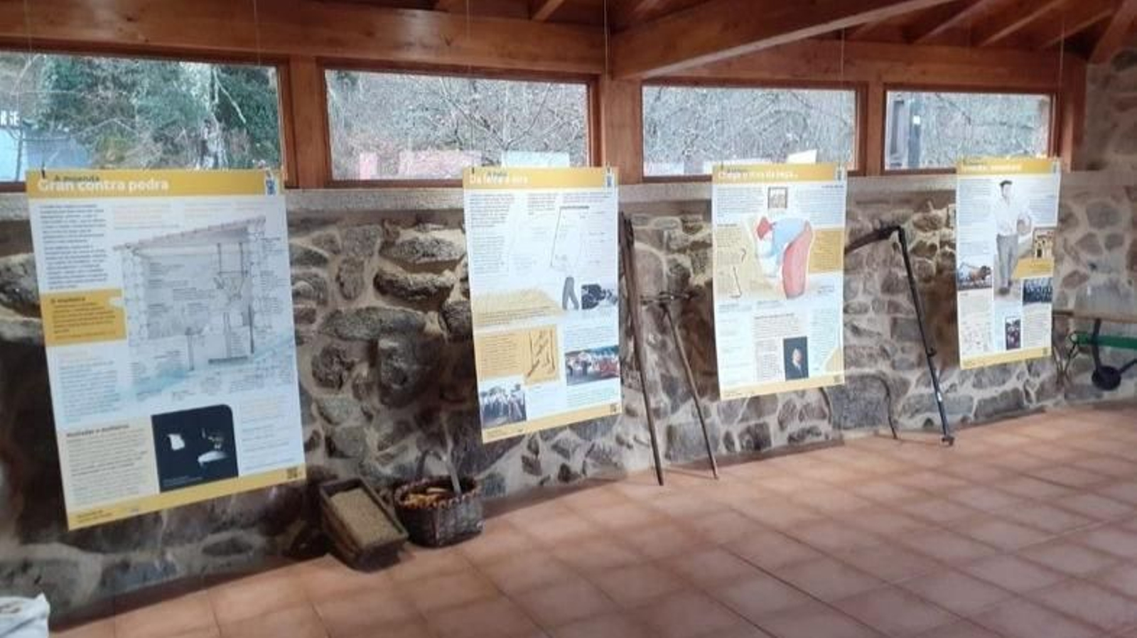 Paneles informativos en el Museo del Pan de Puxedo.