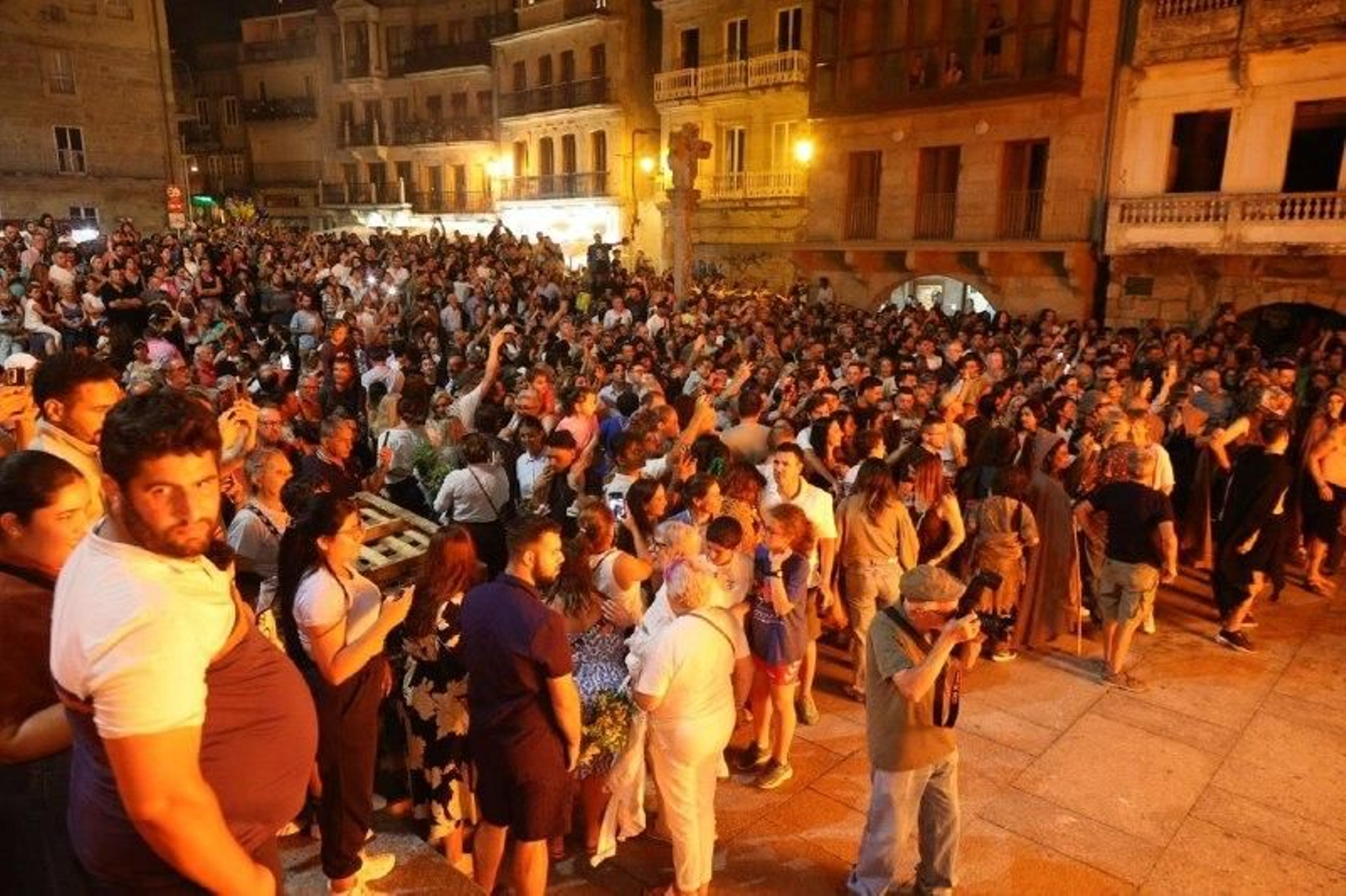 Galería | Las hogueras de San Xoán encienden Vigo y su área