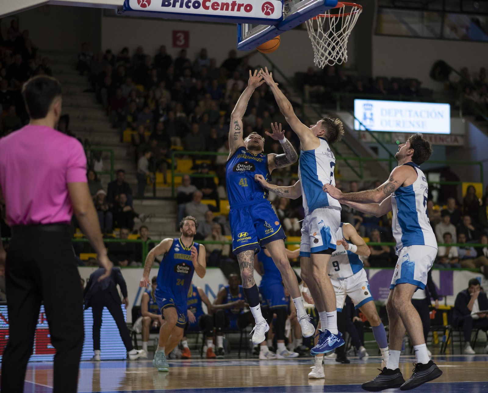 Galería | El Pazo se llena de Navidad en la primera derrota del COB como local