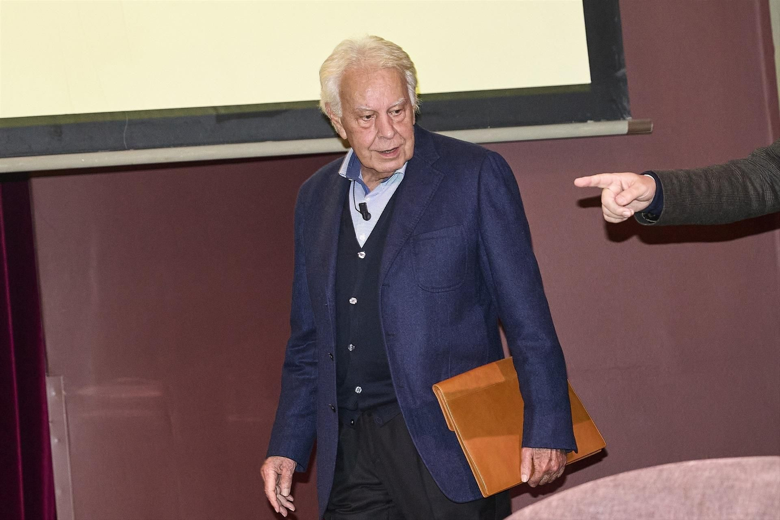 El expresidente del Gobierno Felipe González durante los Desayunos del Ateneo.