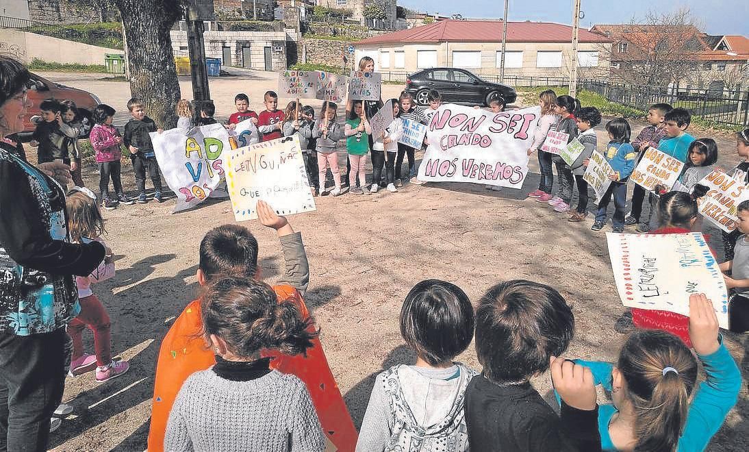 A escola teñe numerosas actividades.
