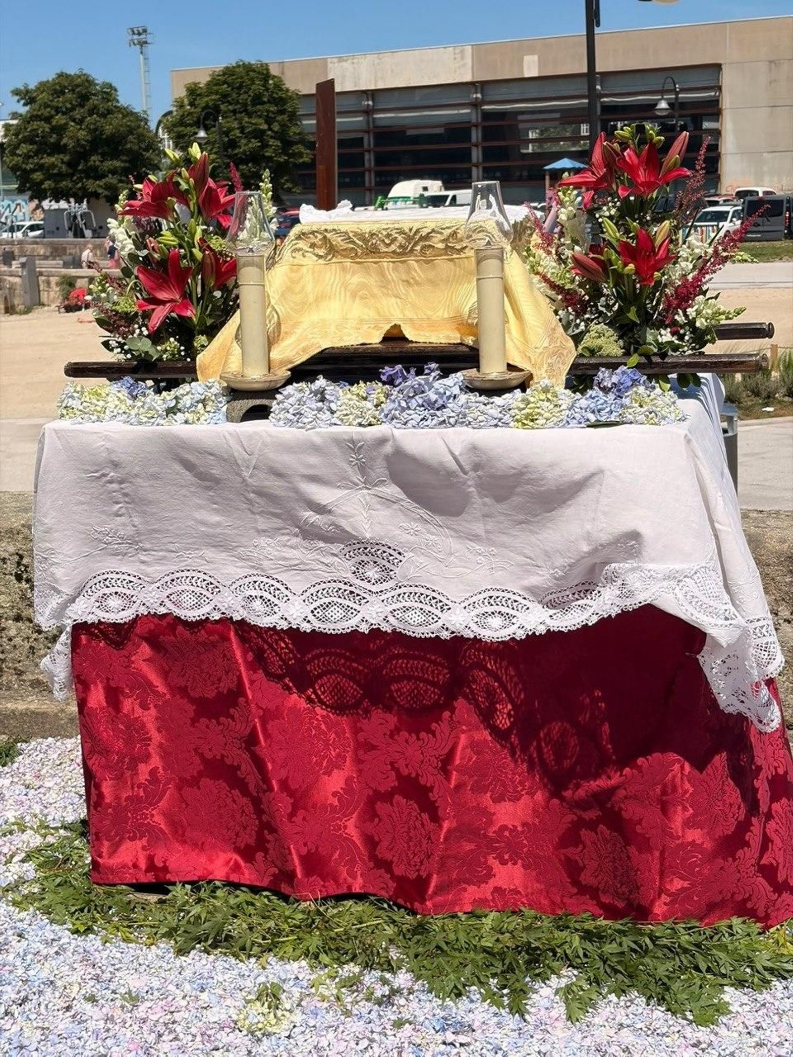 Alfombras florales y procesión del Corpus en Bouzas.