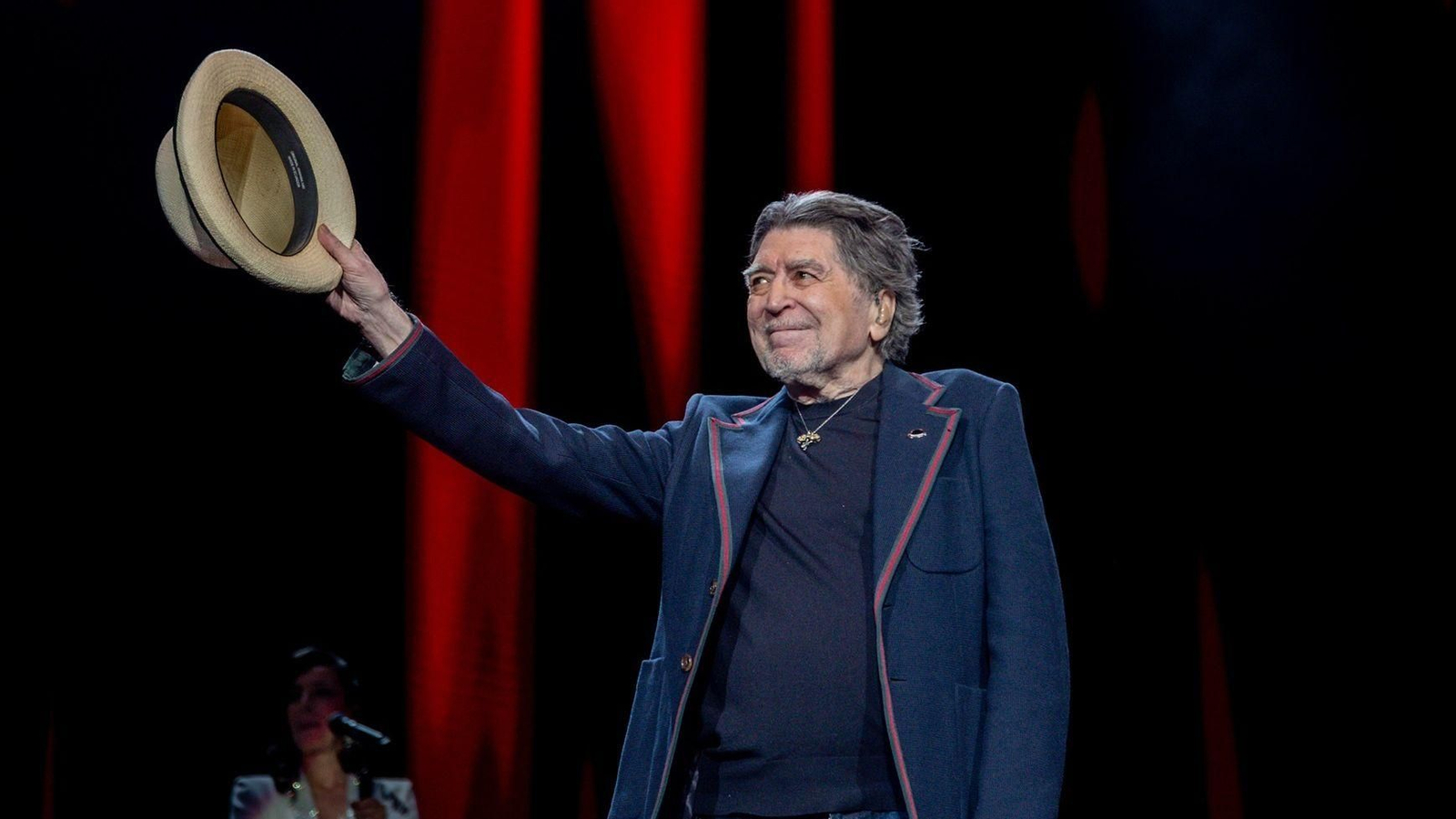 El cantante Joaquín Sabina, durante su concierto en el Movistar Arena.