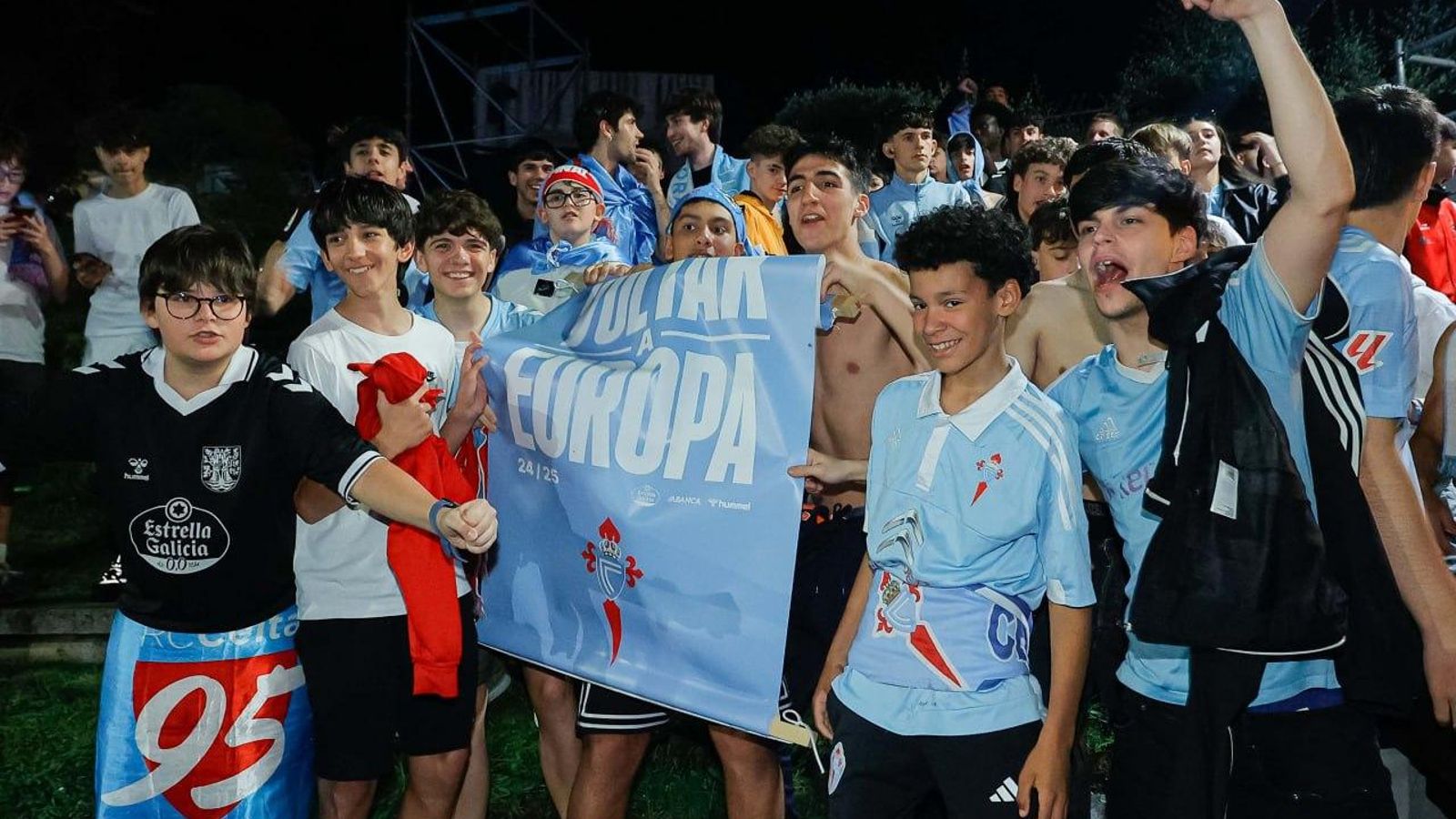 Galería | La afición celeste celebra el billete a Europa del Celta