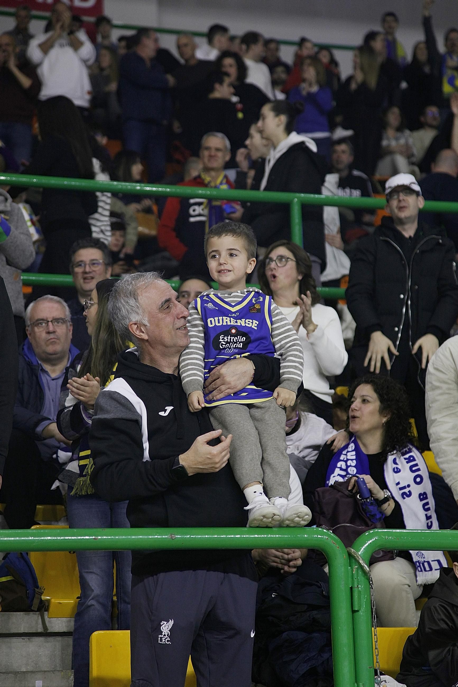 Más de 4.500 aficionados empujaron al COB contra el Estudiantes